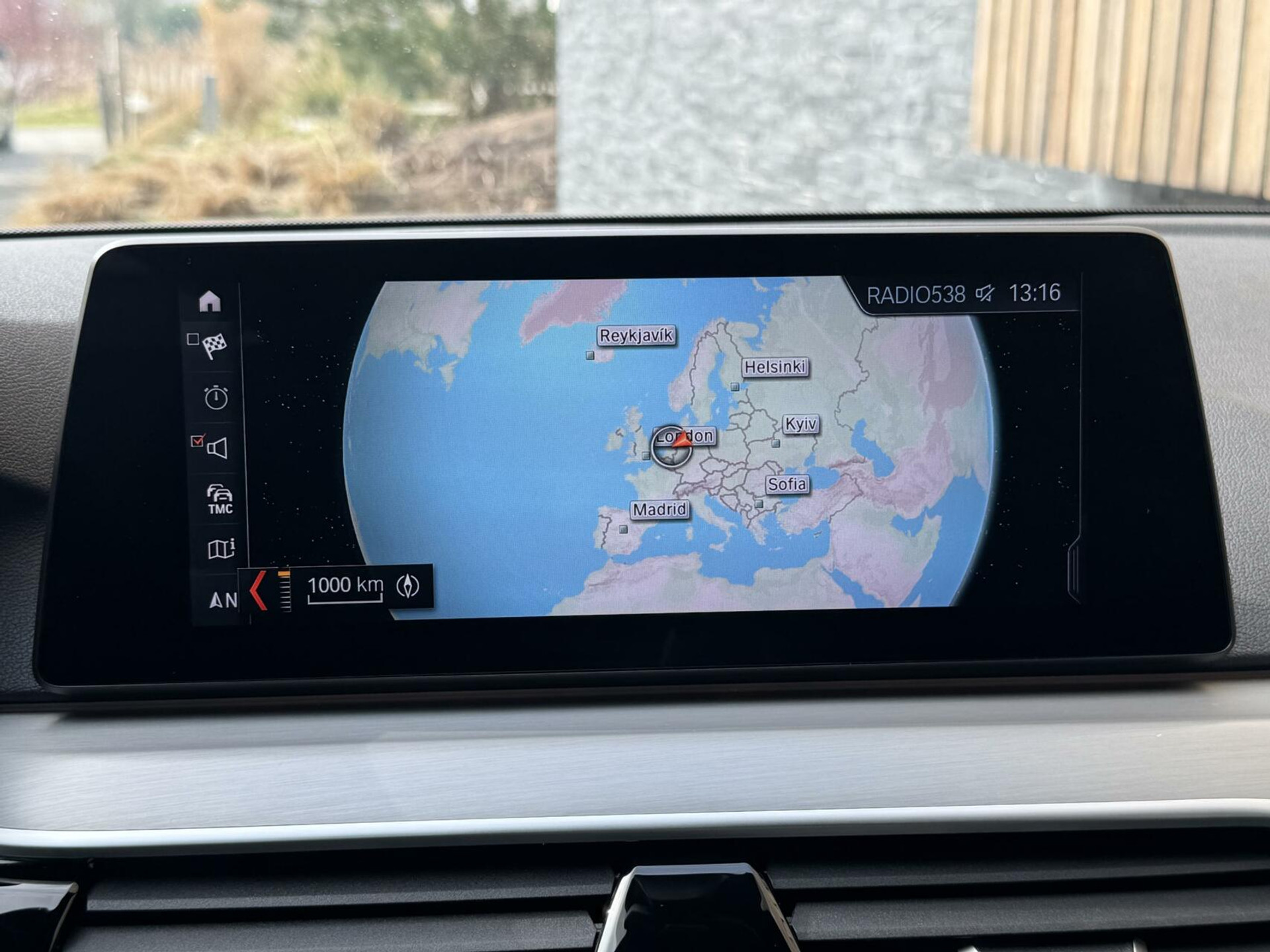 BMW 5 Serie Touring 520i Automaat M-sport | 20 inch lichtmetalen velgen | Navigatie proffesional | Sportstoelen | Stoelverwarming voor | Climate control | Cruise control | Parkeersensoren voor en achter 43770682-13.jpg | Timcars.nl