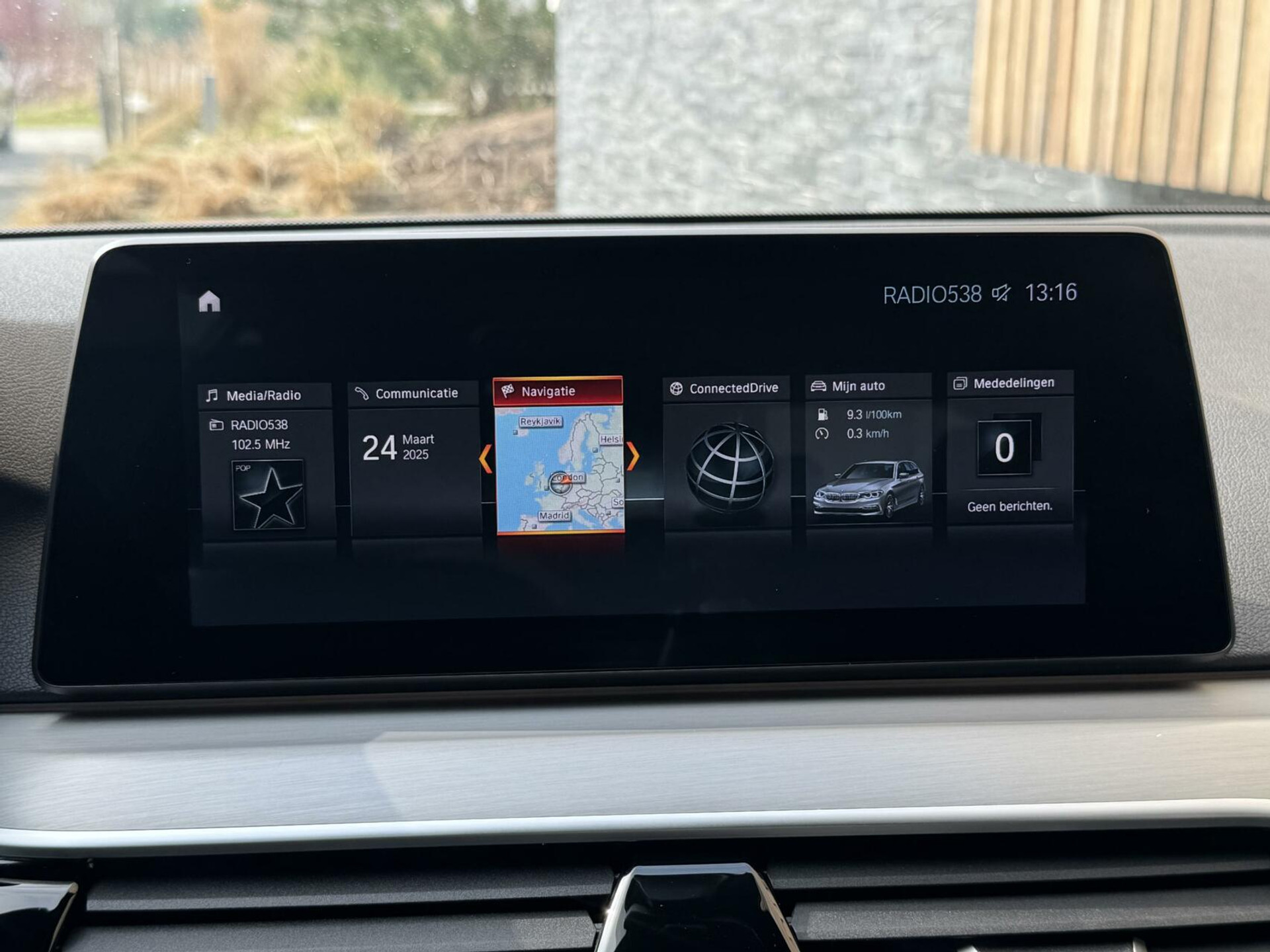 BMW 5 Serie Touring 520i Automaat M-sport | 20 inch lichtmetalen velgen | Navigatie proffesional | Sportstoelen | Stoelverwarming voor | Climate control | Cruise control | Parkeersensoren voor en achter 43770682-21.jpg | Timcars.nl