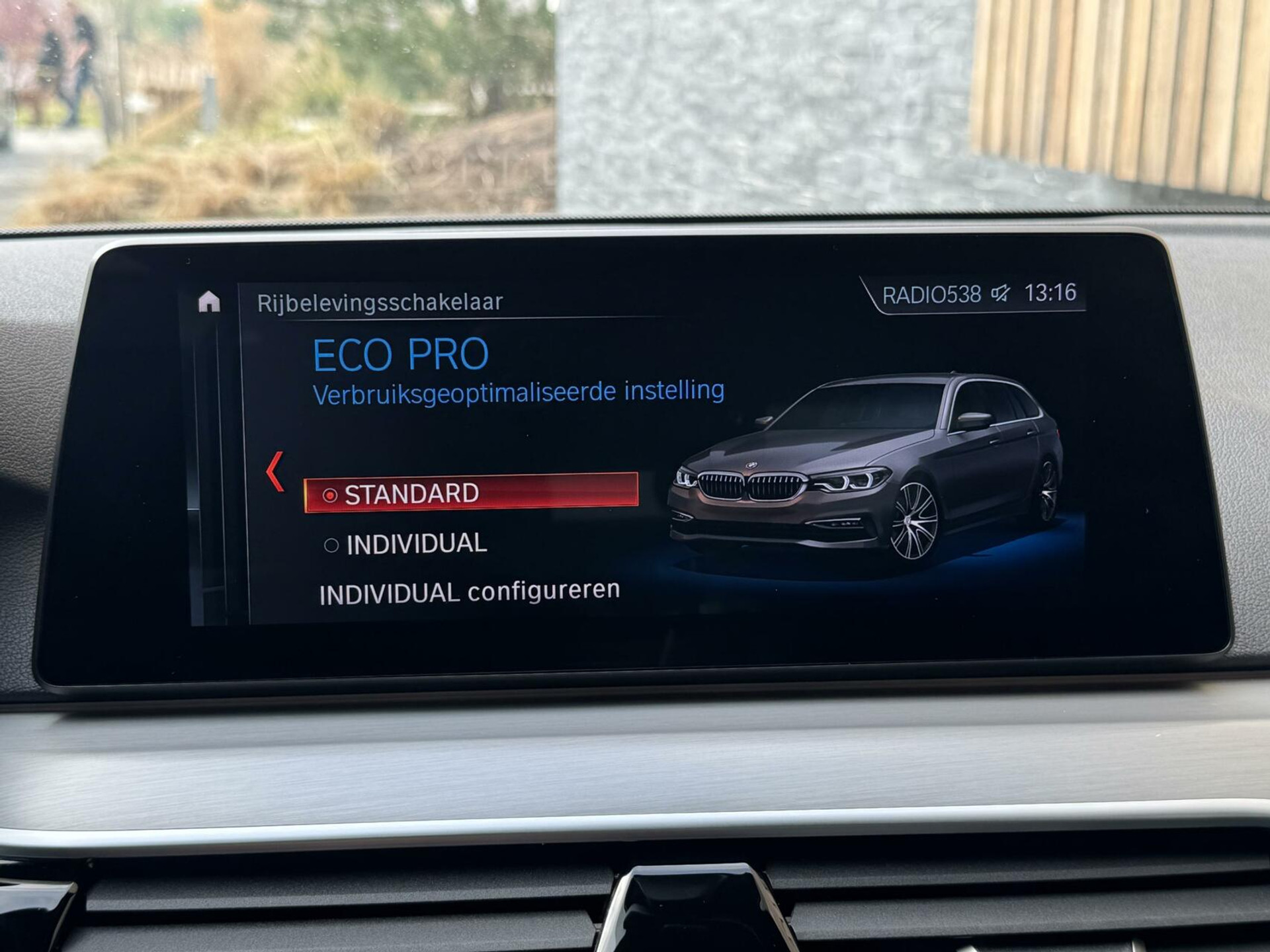 BMW 5 Serie Touring 520i Automaat M-sport | 20 inch lichtmetalen velgen | Navigatie proffesional | Sportstoelen | Stoelverwarming voor | Climate control | Cruise control | Parkeersensoren voor en achter 43770682-25.jpg | Timcars.nl