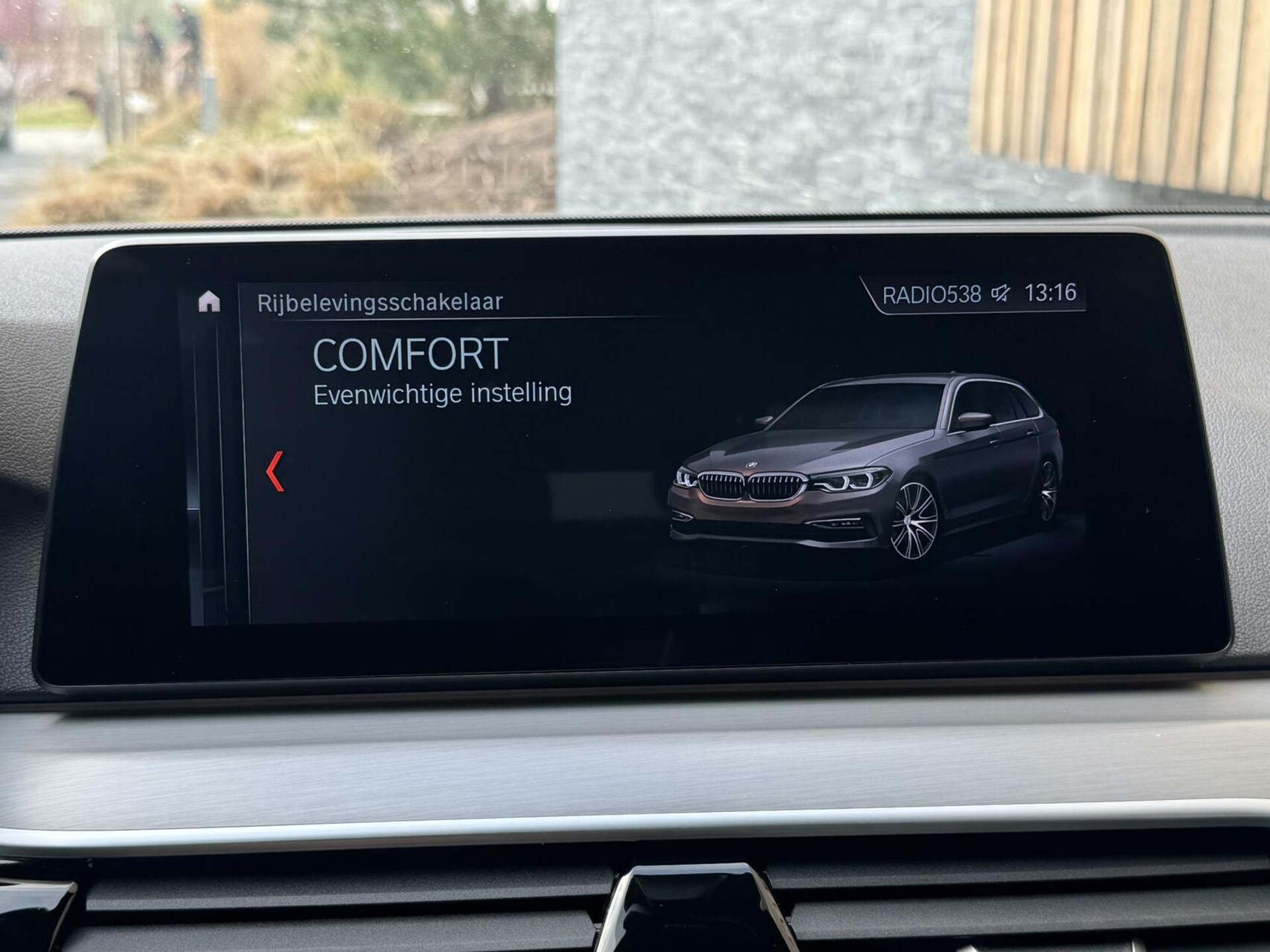 BMW 5 Serie Touring 520i Automaat M-sport | 20 inch lichtmetalen velgen | Navigatie proffesional | Sportstoelen | Stoelverwarming voor | Climate control | Cruise control | Parkeersensoren voor en achter 43770682-26.jpg | Timcars.nl