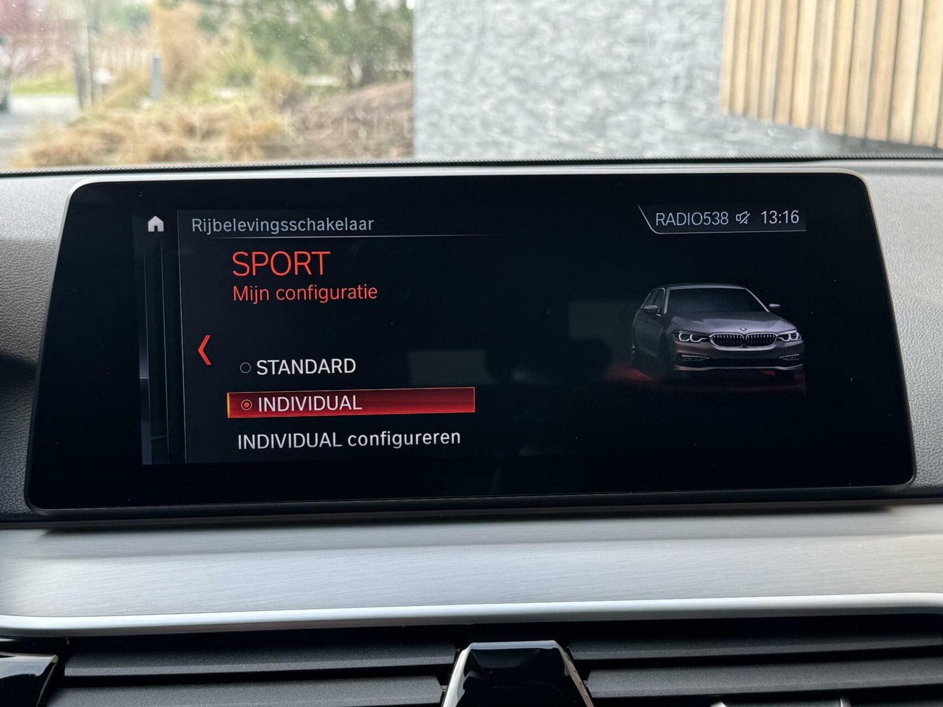 BMW 5 Serie Touring 520i Automaat M-sport | 20 inch lichtmetalen velgen | Navigatie proffesional | Sportstoelen | Stoelverwarming voor | Climate control | Cruise control | Parkeersensoren voor en achter 43770682-27.jpg | Timcars.nl