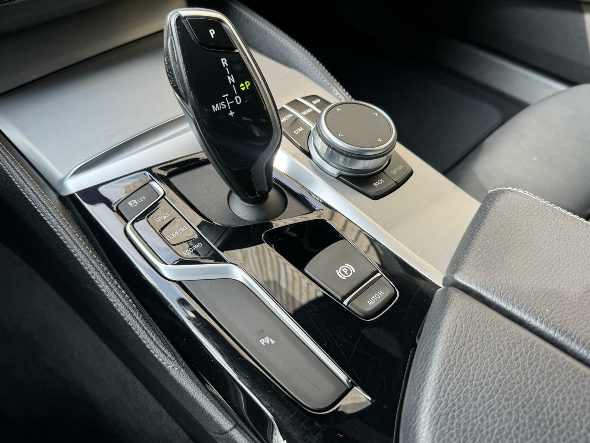 BMW 5 Serie Touring 520i Automaat M-sport | 20 inch lichtmetalen velgen | Navigatie proffesional | Sportstoelen | Stoelverwarming voor | Climate control | Cruise control | Parkeersensoren voor en achter 43770682-33.jpg | Timcars.nl