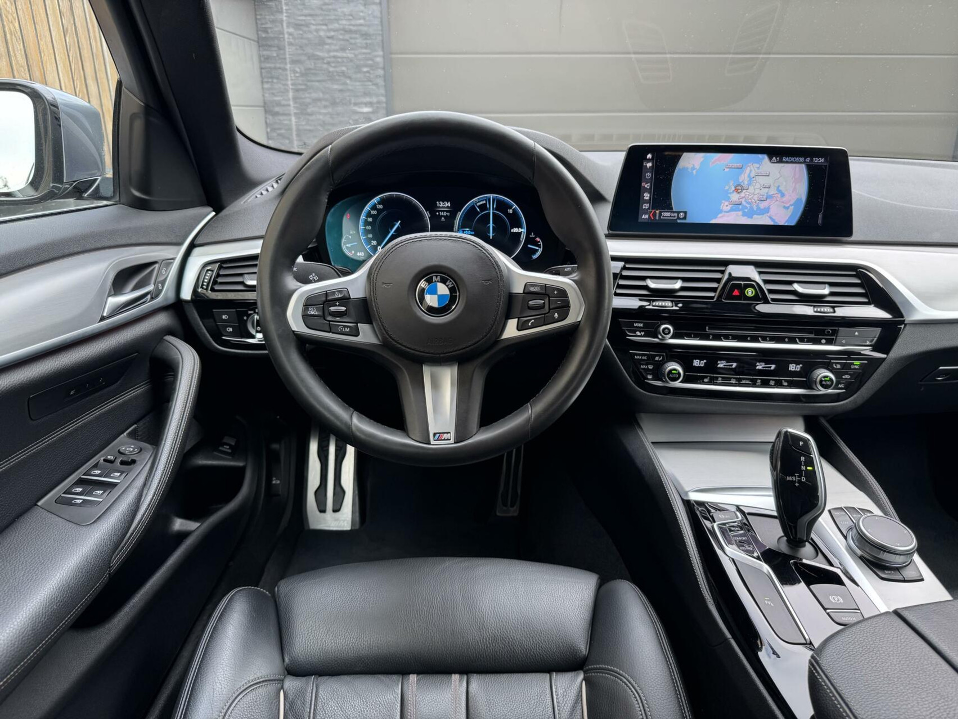 BMW 5 Serie Touring 520i Automaat M-sport | 20 inch lichtmetalen velgen | Navigatie proffesional | Sportstoelen | Stoelverwarming voor | Climate control | Cruise control | Parkeersensoren voor en achter 43770682-34.jpg | Timcars.nl
