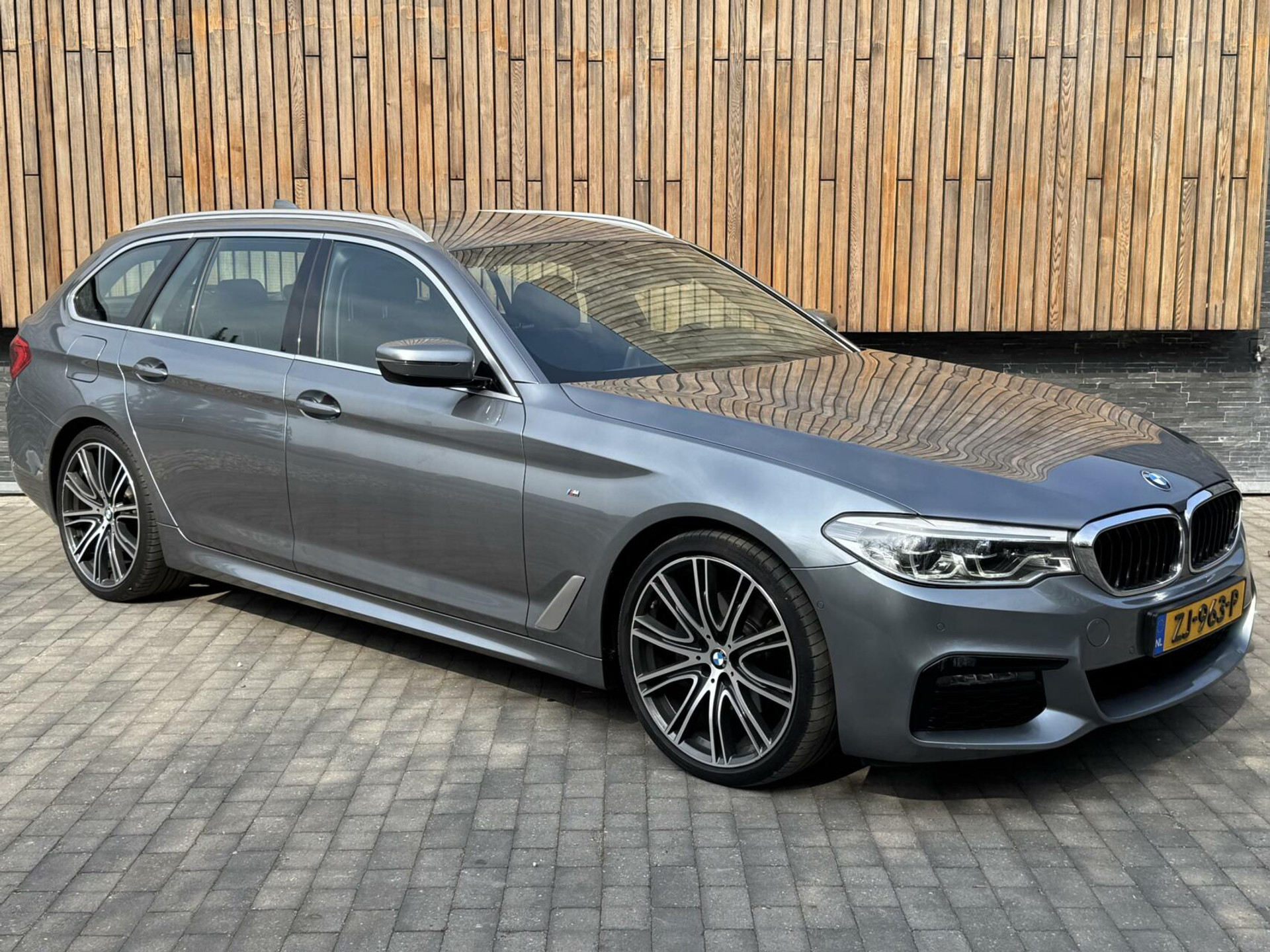 BMW 5 Serie Touring 520i Automaat M-sport | 20 inch lichtmetalen velgen | Navigatie proffesional | Sportstoelen | Stoelverwarming voor | Climate control | Cruise control | Parkeersensoren voor en achter 43770682-37.jpg | Timcars.nl