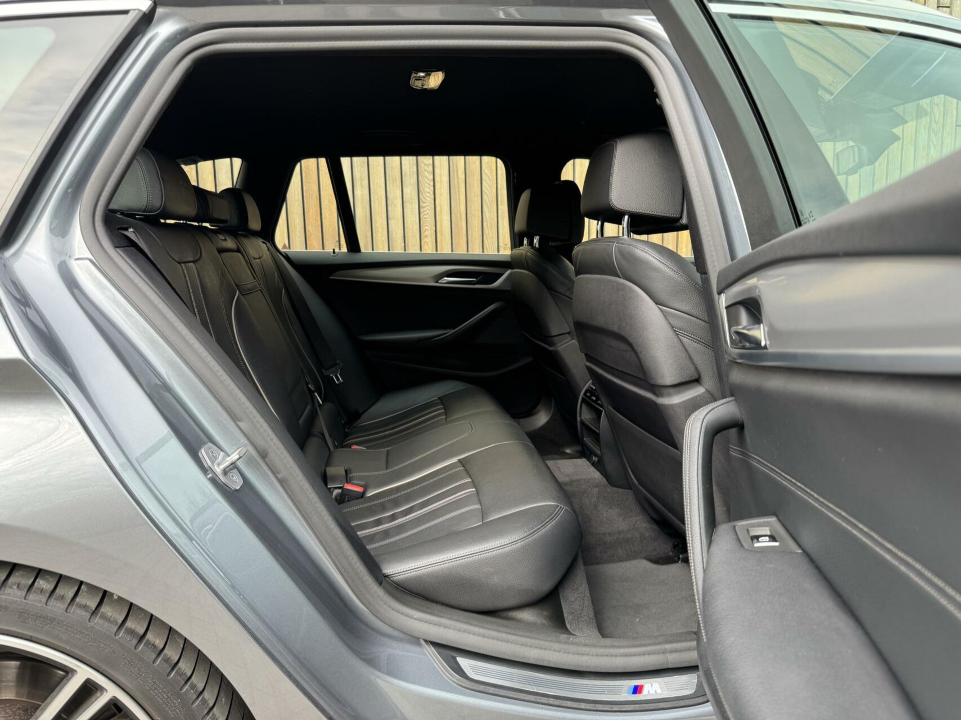 BMW 5 Serie Touring 520i Automaat M-sport | 20 inch lichtmetalen velgen | Navigatie proffesional | Sportstoelen | Stoelverwarming voor | Climate control | Cruise control | Parkeersensoren voor en achter 43770682-41.jpg | Timcars.nl
