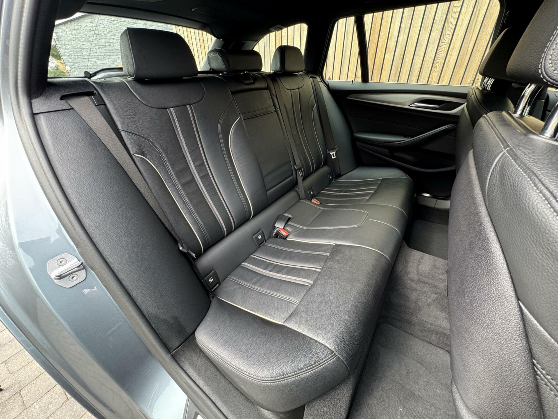 BMW 5 Serie Touring 520i Automaat M-sport | 20 inch lichtmetalen velgen | Navigatie proffesional | Sportstoelen | Stoelverwarming voor | Climate control | Cruise control | Parkeersensoren voor en achter 43770682-42.jpg | Timcars.nl