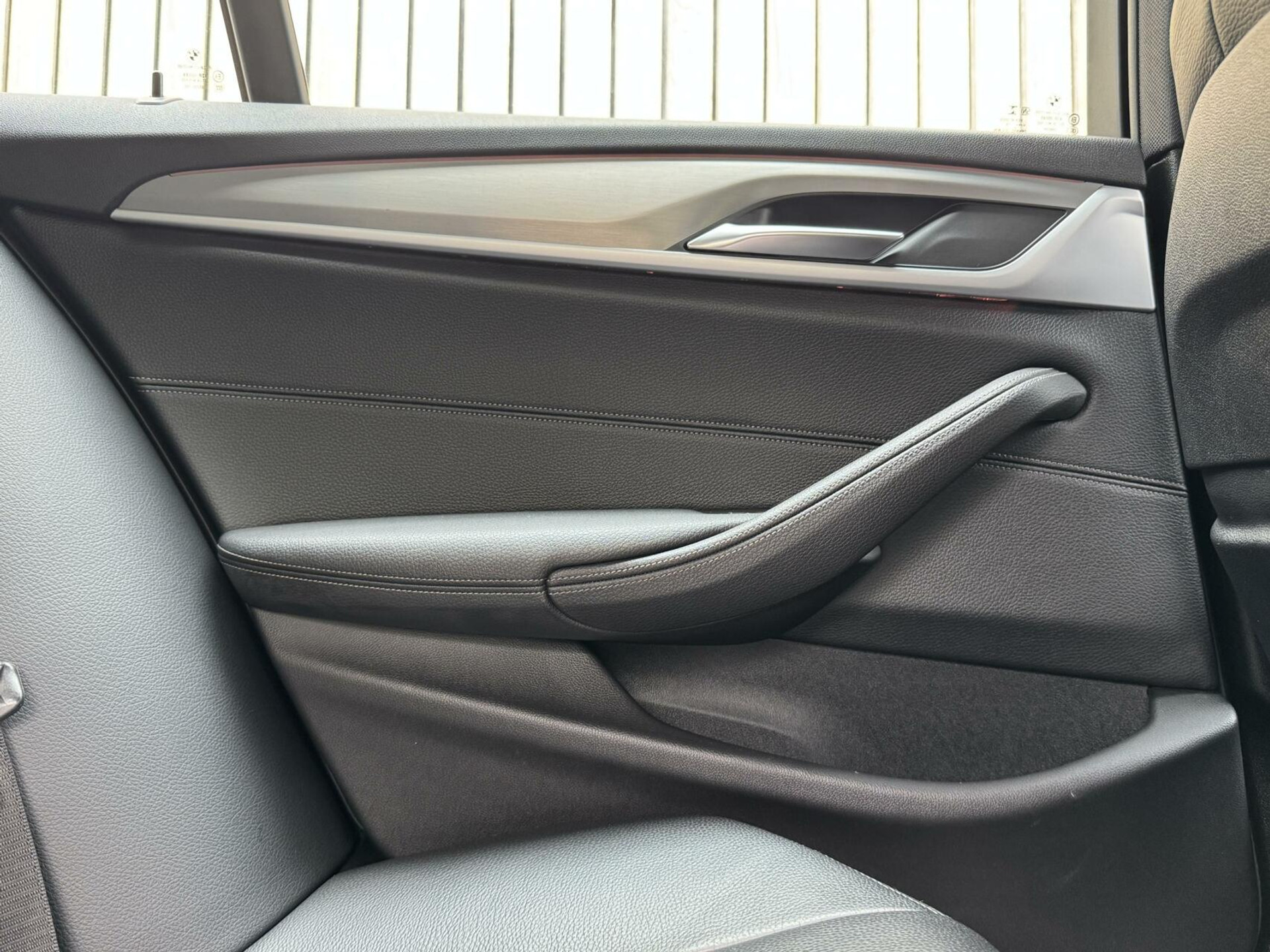 BMW 5 Serie Touring 520i Automaat M-sport | 20 inch lichtmetalen velgen | Navigatie proffesional | Sportstoelen | Stoelverwarming voor | Climate control | Cruise control | Parkeersensoren voor en achter 43770682-43.jpg | Timcars.nl