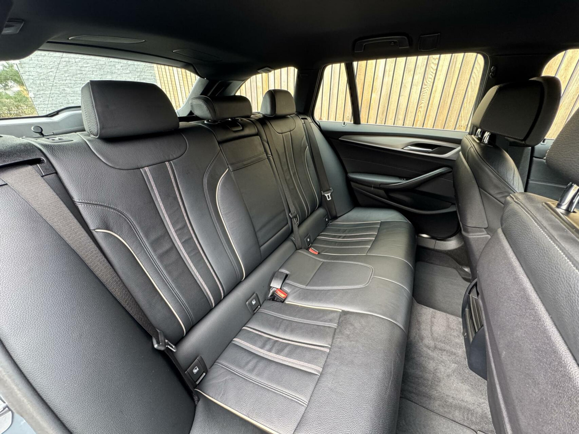 BMW 5 Serie Touring 520i Automaat M-sport | 20 inch lichtmetalen velgen | Navigatie proffesional | Sportstoelen | Stoelverwarming voor | Climate control | Cruise control | Parkeersensoren voor en achter 43770682-44.jpg | Timcars.nl