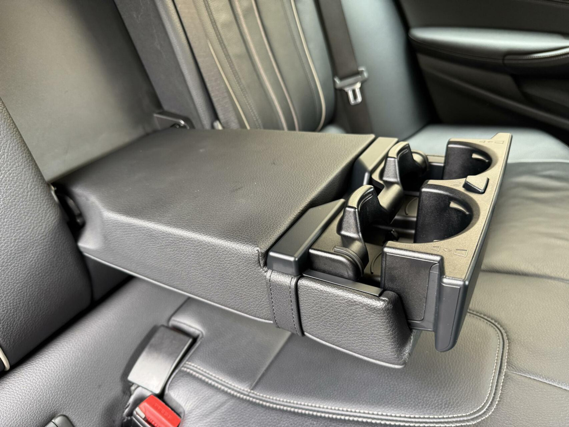 BMW 5 Serie Touring 520i Automaat M-sport | 20 inch lichtmetalen velgen | Navigatie proffesional | Sportstoelen | Stoelverwarming voor | Climate control | Cruise control | Parkeersensoren voor en achter 43770682-49.jpg | Timcars.nl