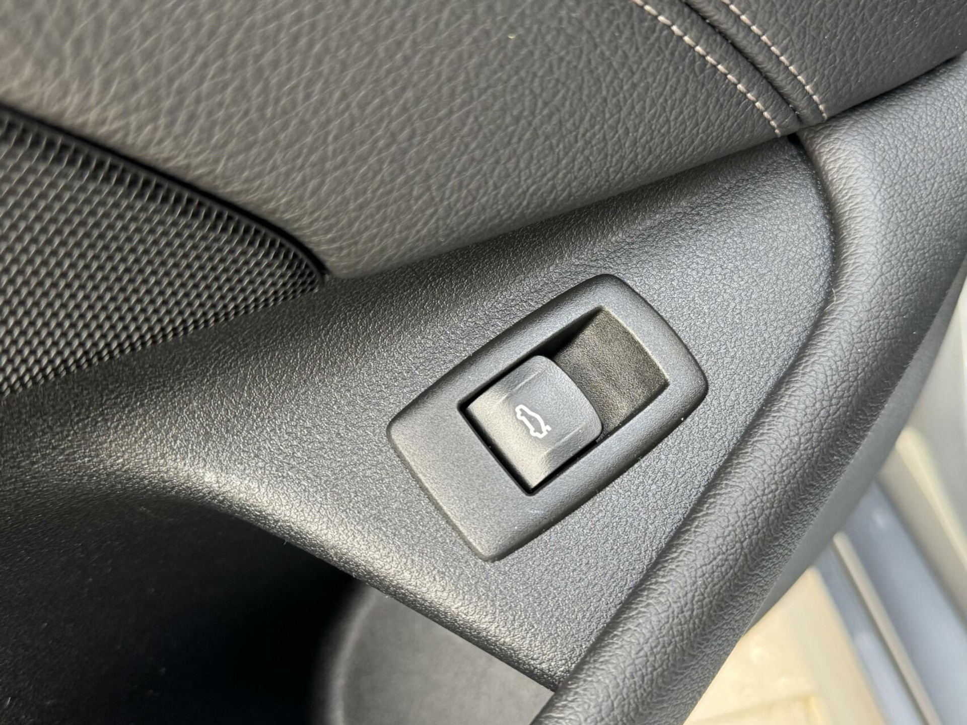 BMW 5 Serie Touring 520i Automaat M-sport | 20 inch lichtmetalen velgen | Navigatie proffesional | Sportstoelen | Stoelverwarming voor | Climate control | Cruise control | Parkeersensoren voor en achter 43770682-5.jpg | Timcars.nl