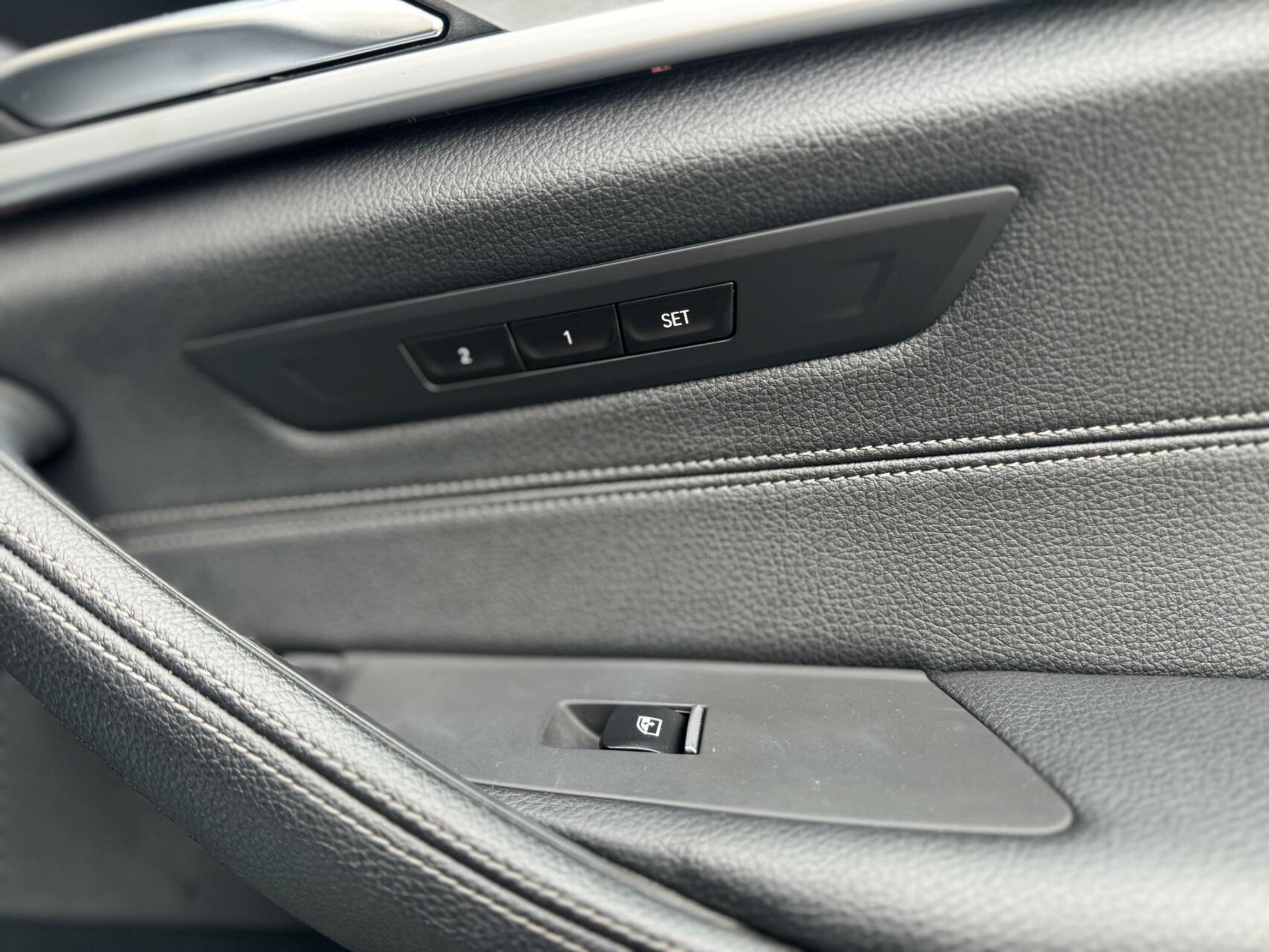 BMW 5 Serie Touring 520i Automaat M-sport | 20 inch lichtmetalen velgen | Navigatie proffesional | Sportstoelen | Stoelverwarming voor | Climate control | Cruise control | Parkeersensoren voor en achter 43770682-52.jpg | Timcars.nl