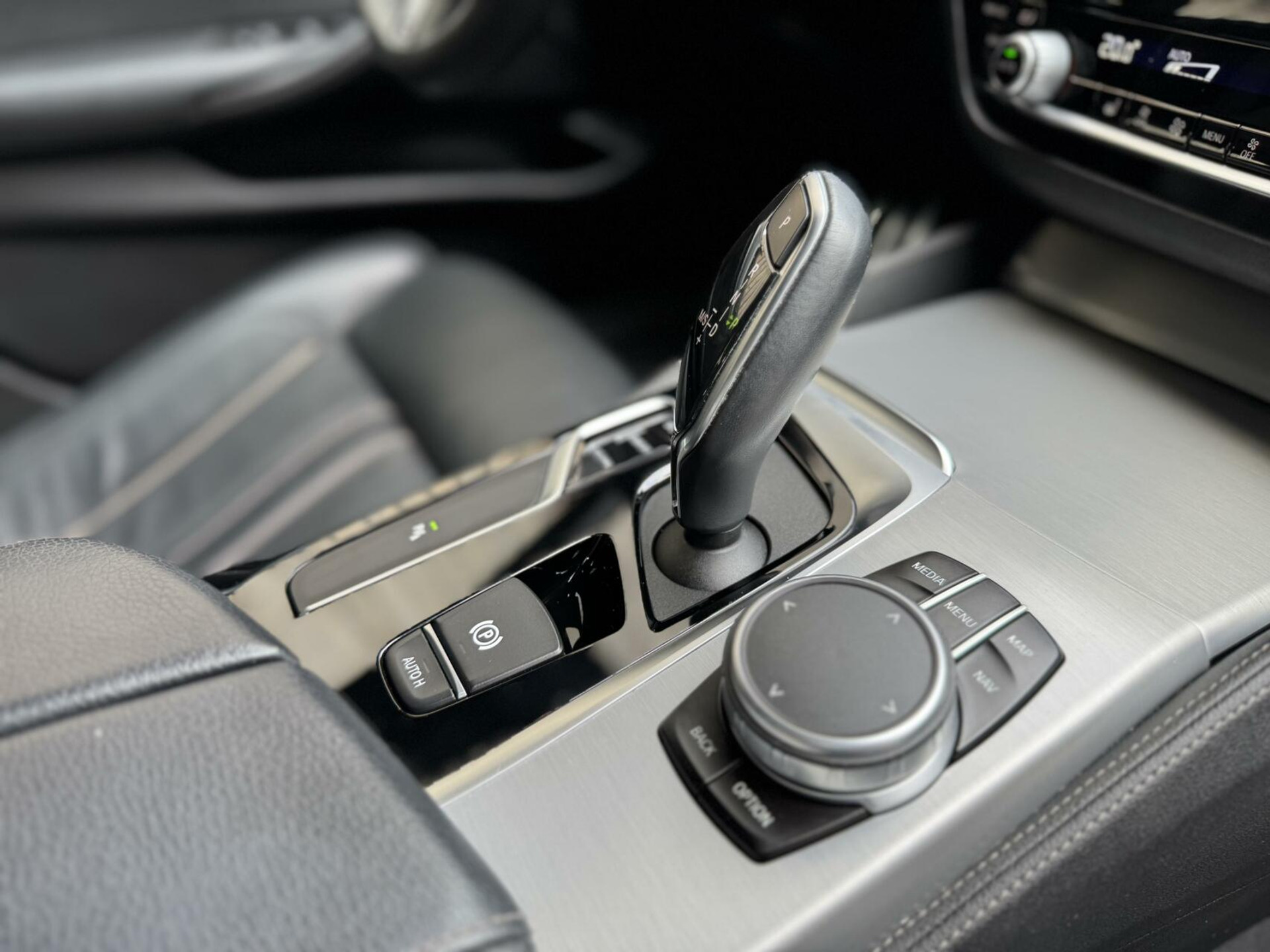 BMW 5 Serie Touring 520i Automaat M-sport | 20 inch lichtmetalen velgen | Navigatie proffesional | Sportstoelen | Stoelverwarming voor | Climate control | Cruise control | Parkeersensoren voor en achter 43770682-55.jpg | Timcars.nl