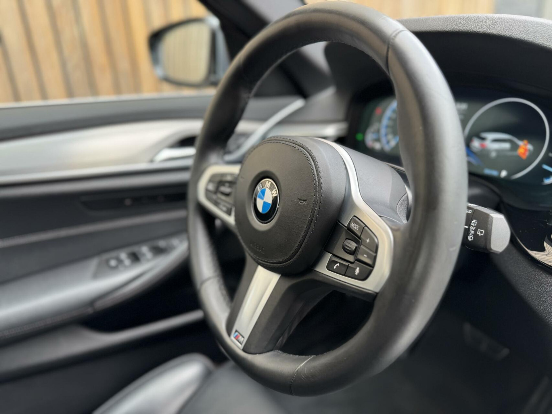BMW 5 Serie Touring 520i Automaat M-sport | 20 inch lichtmetalen velgen | Navigatie proffesional | Sportstoelen | Stoelverwarming voor | Climate control | Cruise control | Parkeersensoren voor en achter 43770682-56.jpg | Timcars.nl