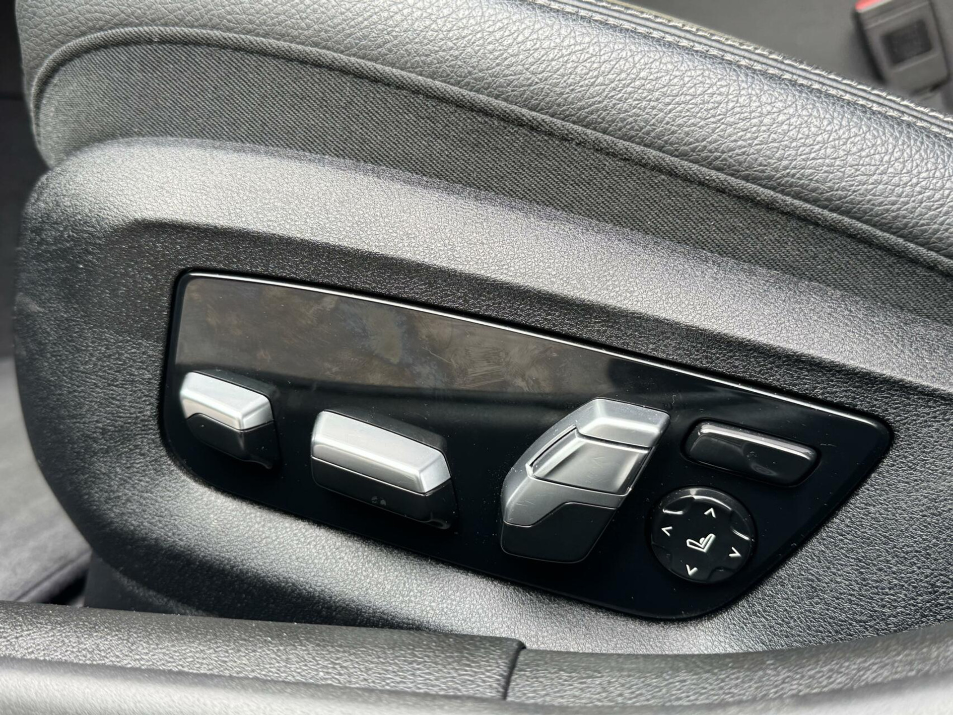 BMW 5 Serie Touring 520i Automaat M-sport | 20 inch lichtmetalen velgen | Navigatie proffesional | Sportstoelen | Stoelverwarming voor | Climate control | Cruise control | Parkeersensoren voor en achter 43770682-9.jpg | Timcars.nl