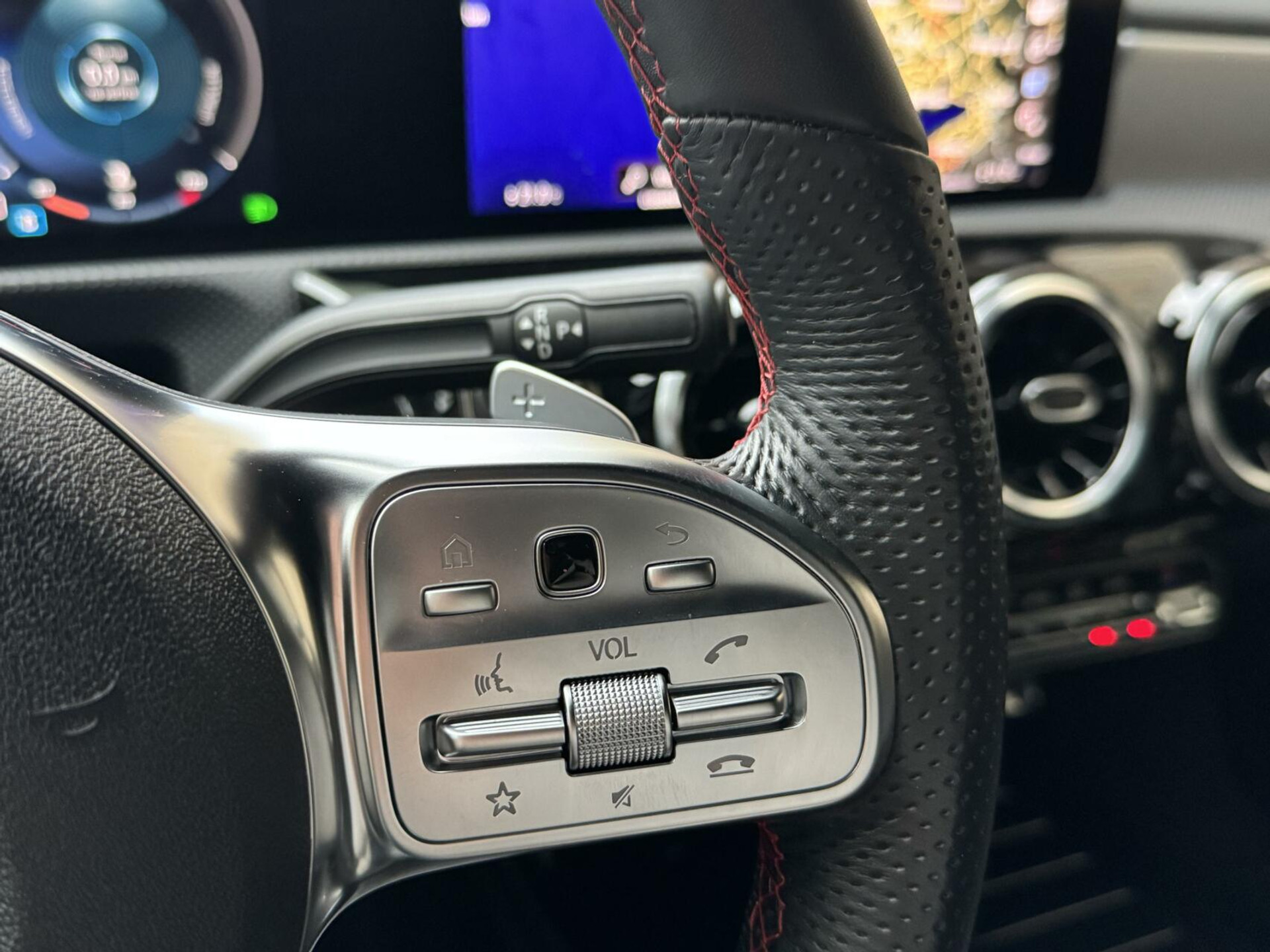 Mercedes-Benz CLA Shooting Brake 200 AMG-line Automaat | LED | Apple CarPlay | Navigatiesysteem | DAB | Getint glas | Digitale cockpit | Trekhaak | Parkeersensoren voor en achter | Achteruitrijcamera 43823139-11.jpg | Timcars.nl