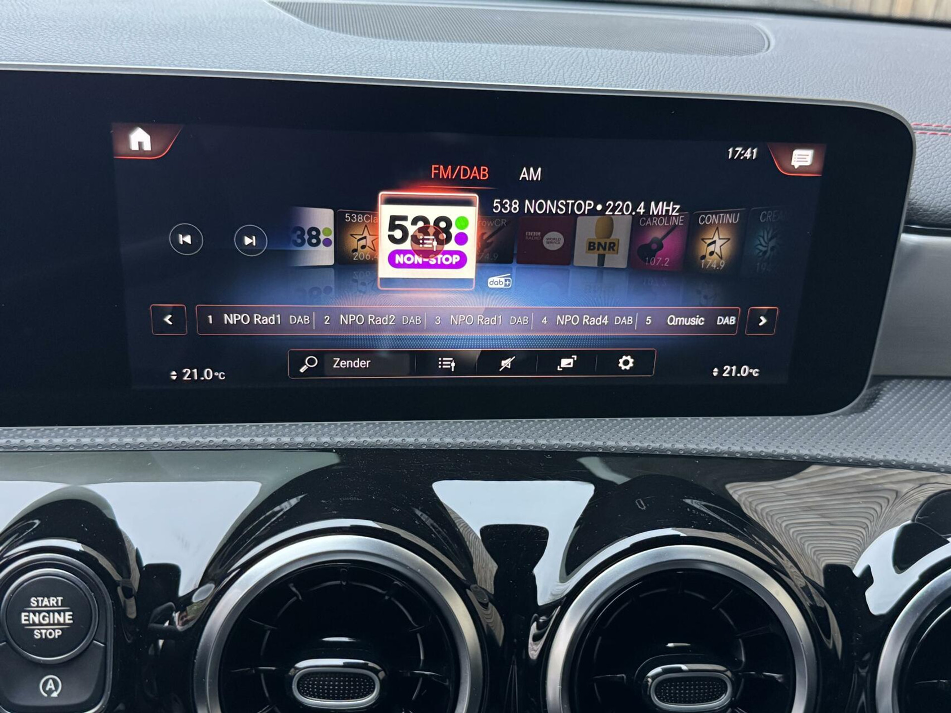 Mercedes-Benz CLA Shooting Brake 200 AMG-line Automaat | LED | Apple CarPlay | Navigatiesysteem | DAB | Getint glas | Digitale cockpit | Trekhaak | Parkeersensoren voor en achter | Achteruitrijcamera 43823139-14.jpg | Timcars.nl