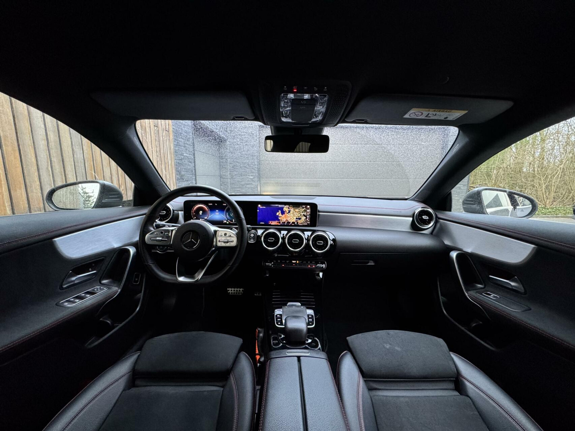 Mercedes-Benz CLA Shooting Brake 200 AMG-line Automaat | LED | Apple CarPlay | Navigatiesysteem | DAB | Getint glas | Digitale cockpit | Trekhaak | Parkeersensoren voor en achter | Achteruitrijcamera 43823139-2.jpg | Timcars.nl