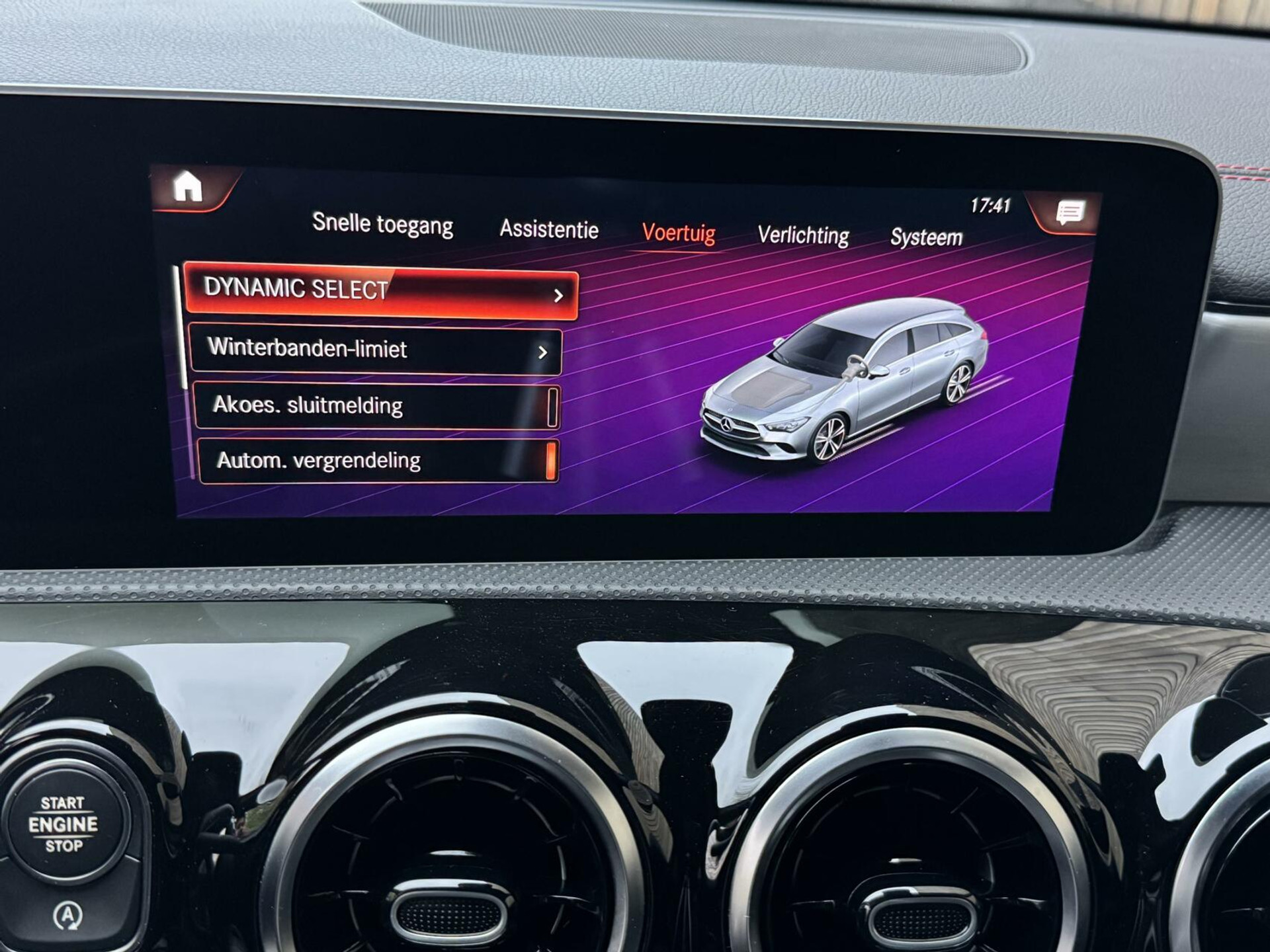 Mercedes-Benz CLA Shooting Brake 200 AMG-line Automaat | LED | Apple CarPlay | Navigatiesysteem | DAB | Getint glas | Digitale cockpit | Trekhaak | Parkeersensoren voor en achter | Achteruitrijcamera 43823139-21.jpg | Timcars.nl