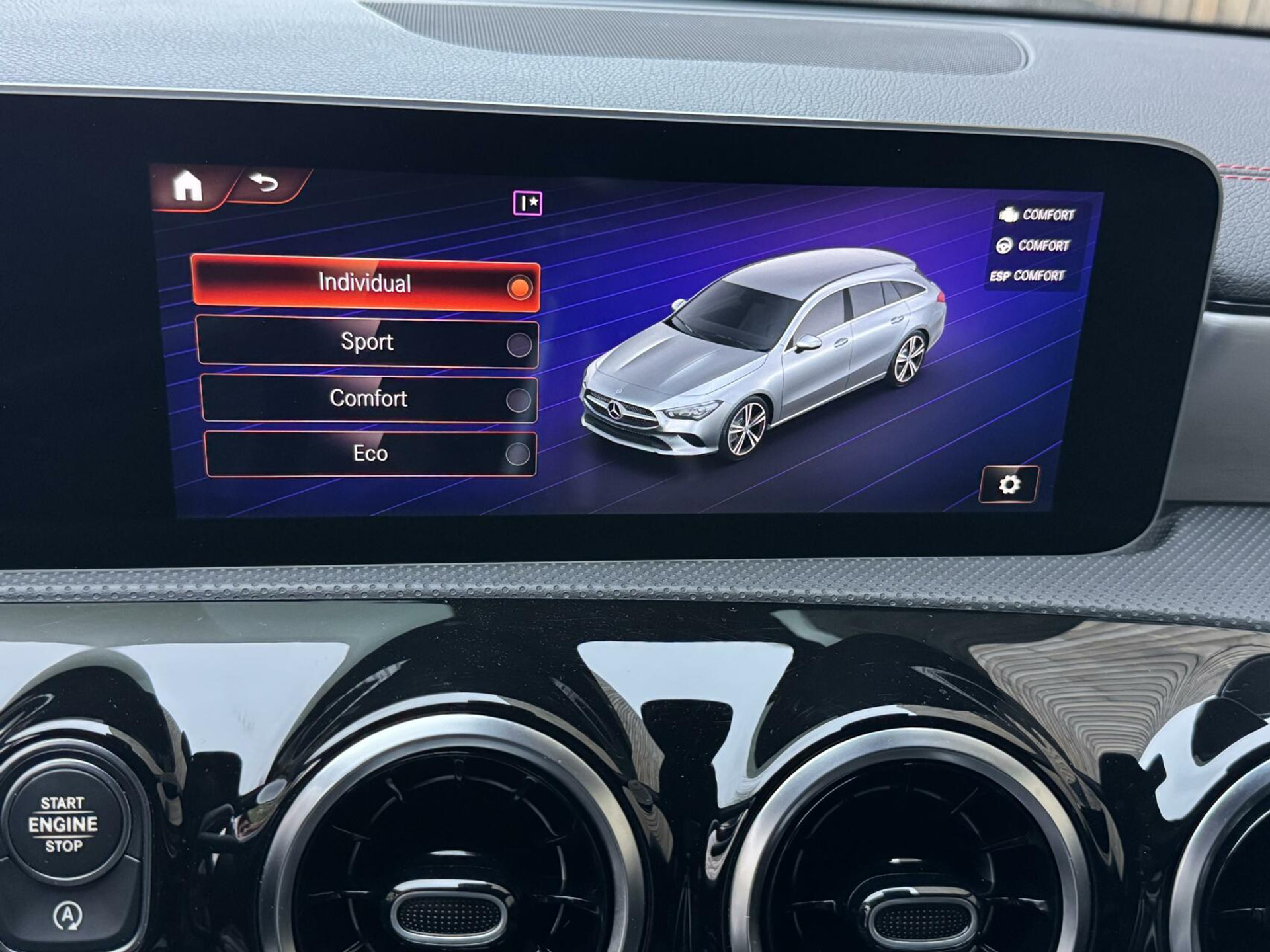 Mercedes-Benz CLA Shooting Brake 200 AMG-line Automaat | LED | Apple CarPlay | Navigatiesysteem | DAB | Getint glas | Digitale cockpit | Trekhaak | Parkeersensoren voor en achter | Achteruitrijcamera 43823139-24.jpg | Timcars.nl