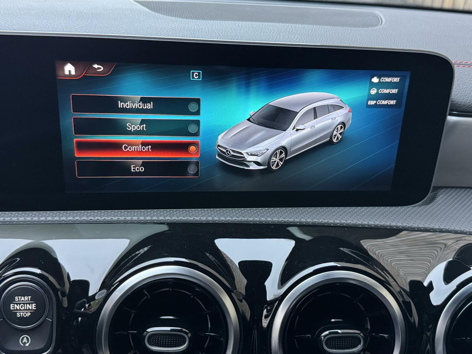 Mercedes-Benz CLA Shooting Brake 200 AMG-line Automaat | LED | Apple CarPlay | Navigatiesysteem | DAB | Getint glas | Digitale cockpit | Trekhaak | Parkeersensoren voor en achter | Achteruitrijcamera 43823139-26.jpg | Timcars.nl