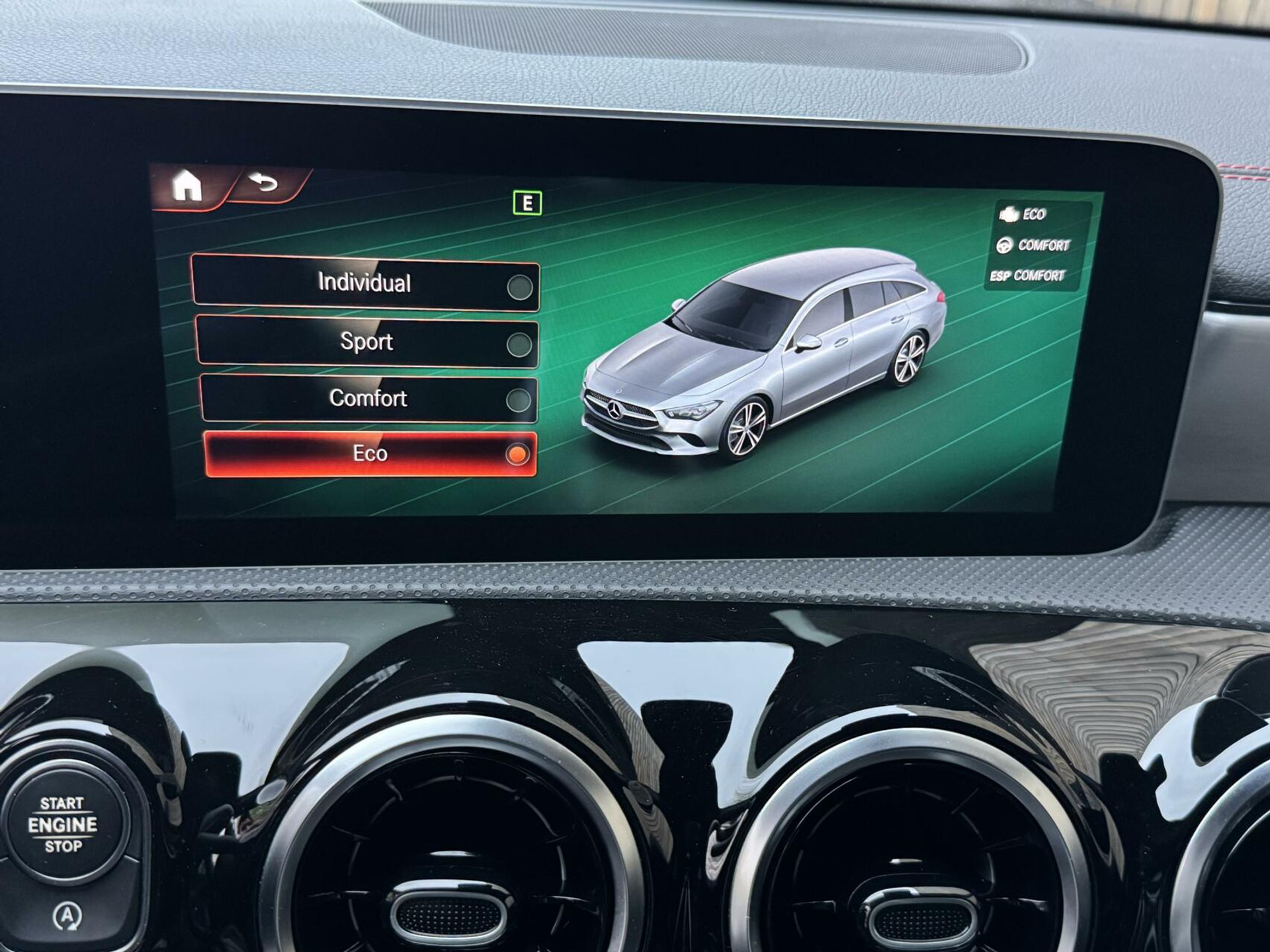 Mercedes-Benz CLA Shooting Brake 200 AMG-line Automaat | LED | Apple CarPlay | Navigatiesysteem | DAB | Getint glas | Digitale cockpit | Trekhaak | Parkeersensoren voor en achter | Achteruitrijcamera 43823139-27.jpg | Timcars.nl