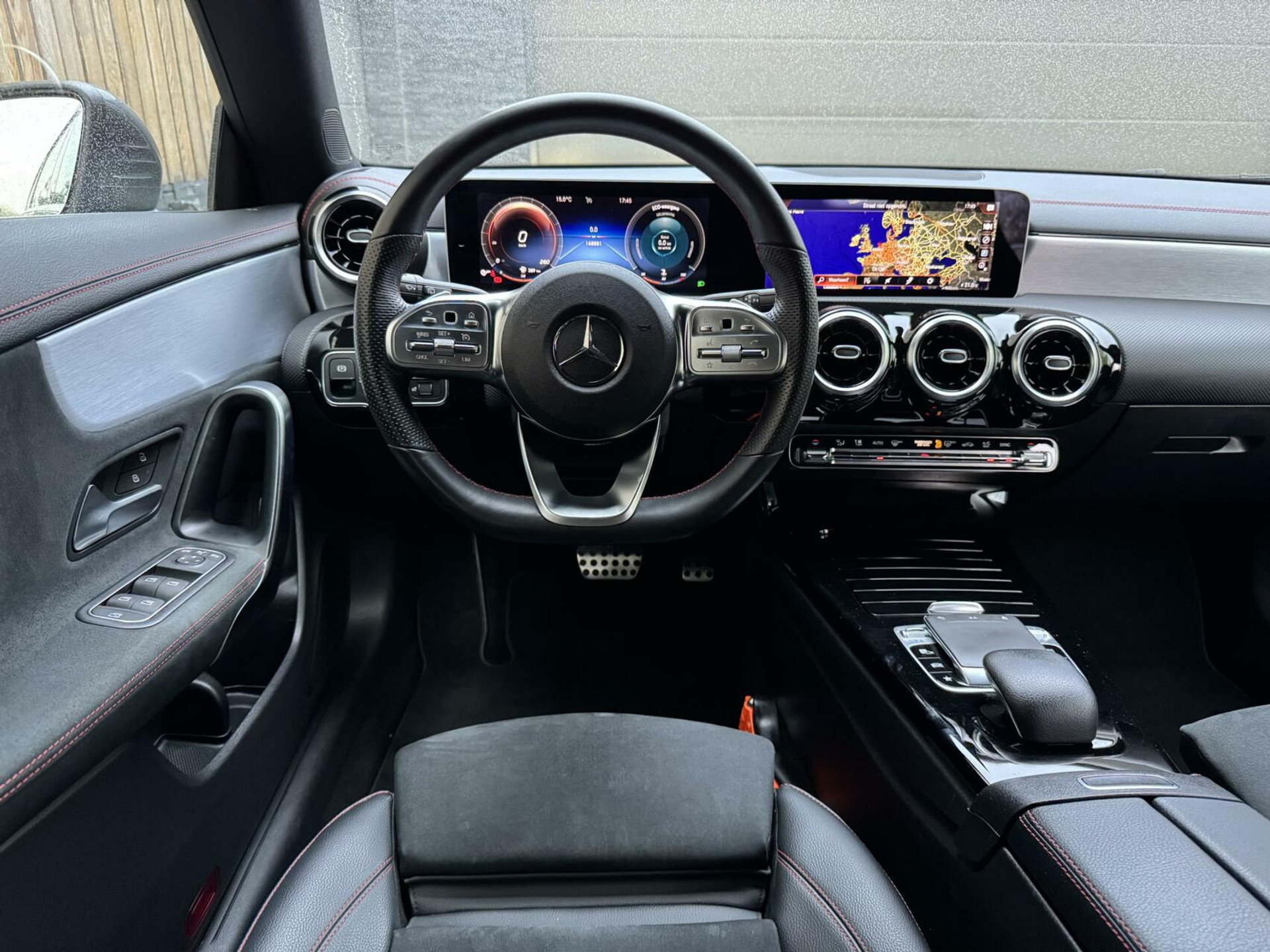 Mercedes-Benz CLA Shooting Brake 200 AMG-line Automaat | LED | Apple CarPlay | Navigatiesysteem | DAB | Getint glas | Digitale cockpit | Trekhaak | Parkeersensoren voor en achter | Achteruitrijcamera 43823139-31.jpg | Timcars.nl