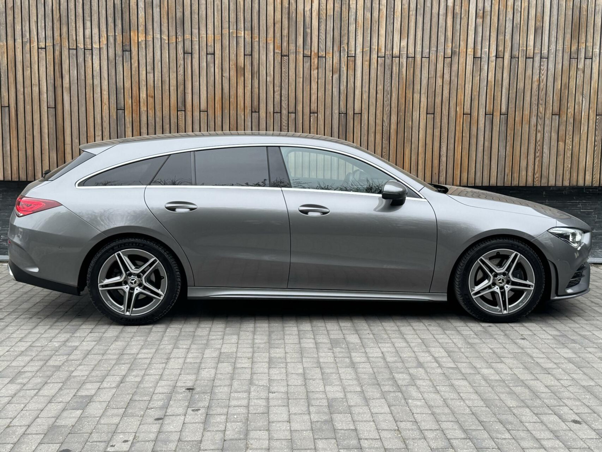 Mercedes-Benz CLA Shooting Brake 200 AMG-line Automaat | LED | Apple CarPlay | Navigatiesysteem | DAB | Getint glas | Digitale cockpit | Trekhaak | Parkeersensoren voor en achter | Achteruitrijcamera 43823139-33.jpg | Timcars.nl
