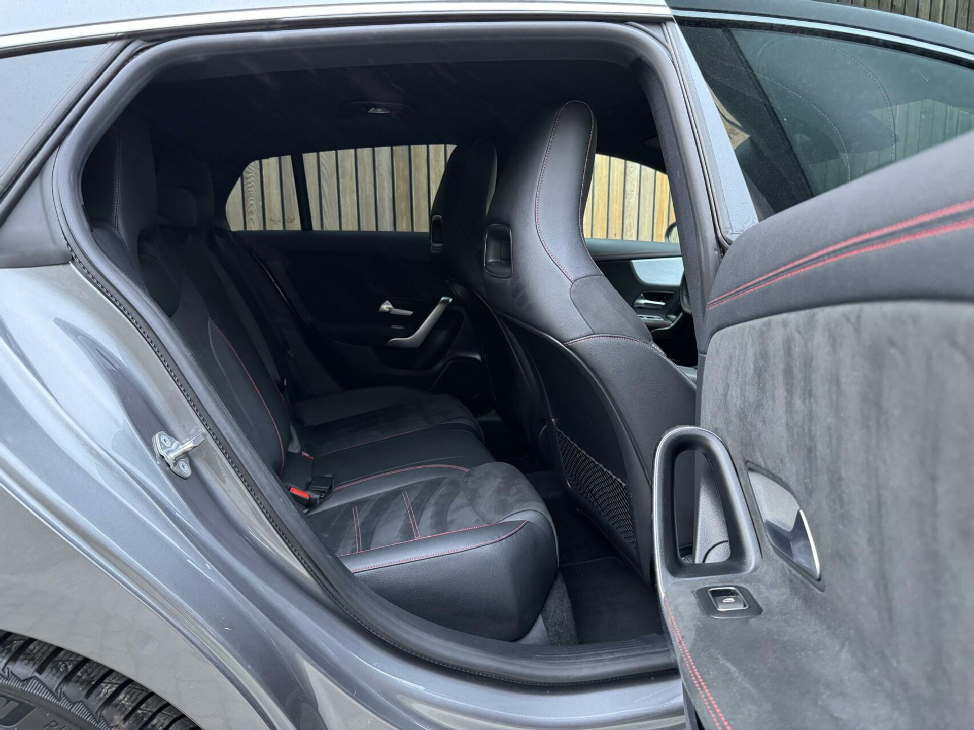 Mercedes-Benz CLA Shooting Brake 200 AMG-line Automaat | LED | Apple CarPlay | Navigatiesysteem | DAB | Getint glas | Digitale cockpit | Trekhaak | Parkeersensoren voor en achter | Achteruitrijcamera 43823139-38.jpg | Timcars.nl