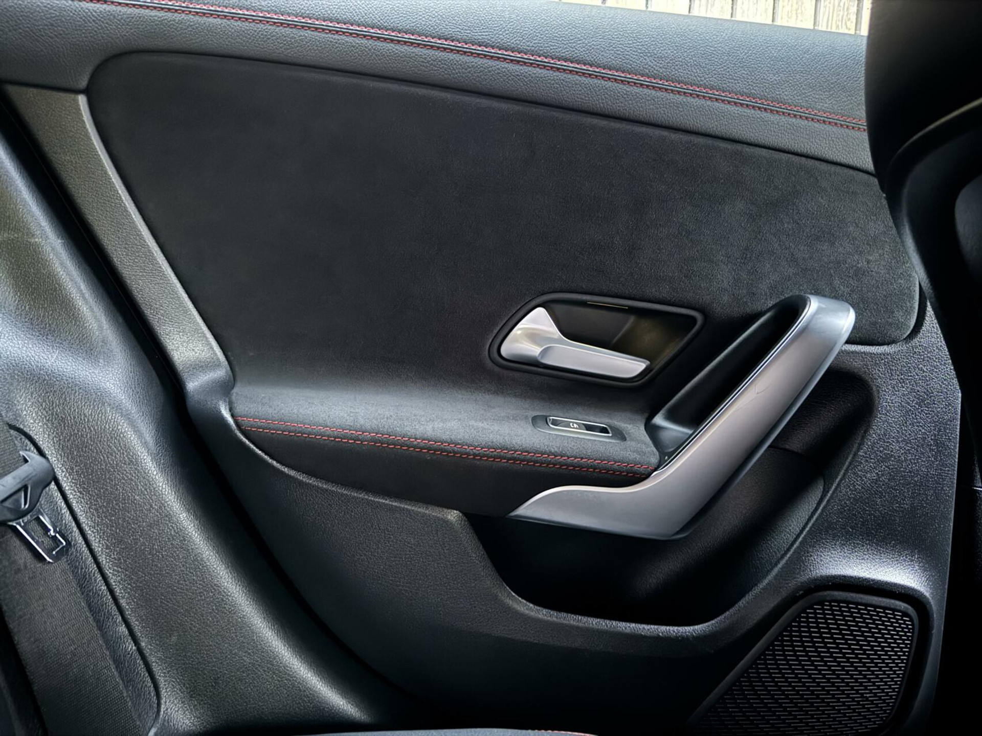 Mercedes-Benz CLA Shooting Brake 200 AMG-line Automaat | LED | Apple CarPlay | Navigatiesysteem | DAB | Getint glas | Digitale cockpit | Trekhaak | Parkeersensoren voor en achter | Achteruitrijcamera 43823139-40.jpg | Timcars.nl