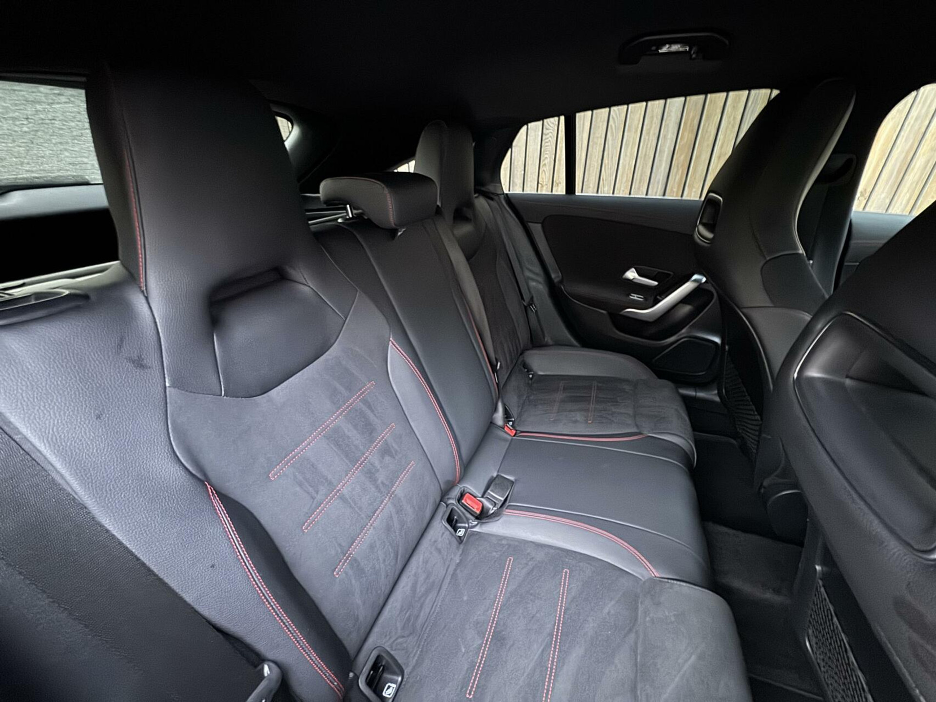 Mercedes-Benz CLA Shooting Brake 200 AMG-line Automaat | LED | Apple CarPlay | Navigatiesysteem | DAB | Getint glas | Digitale cockpit | Trekhaak | Parkeersensoren voor en achter | Achteruitrijcamera 43823139-41.jpg | Timcars.nl