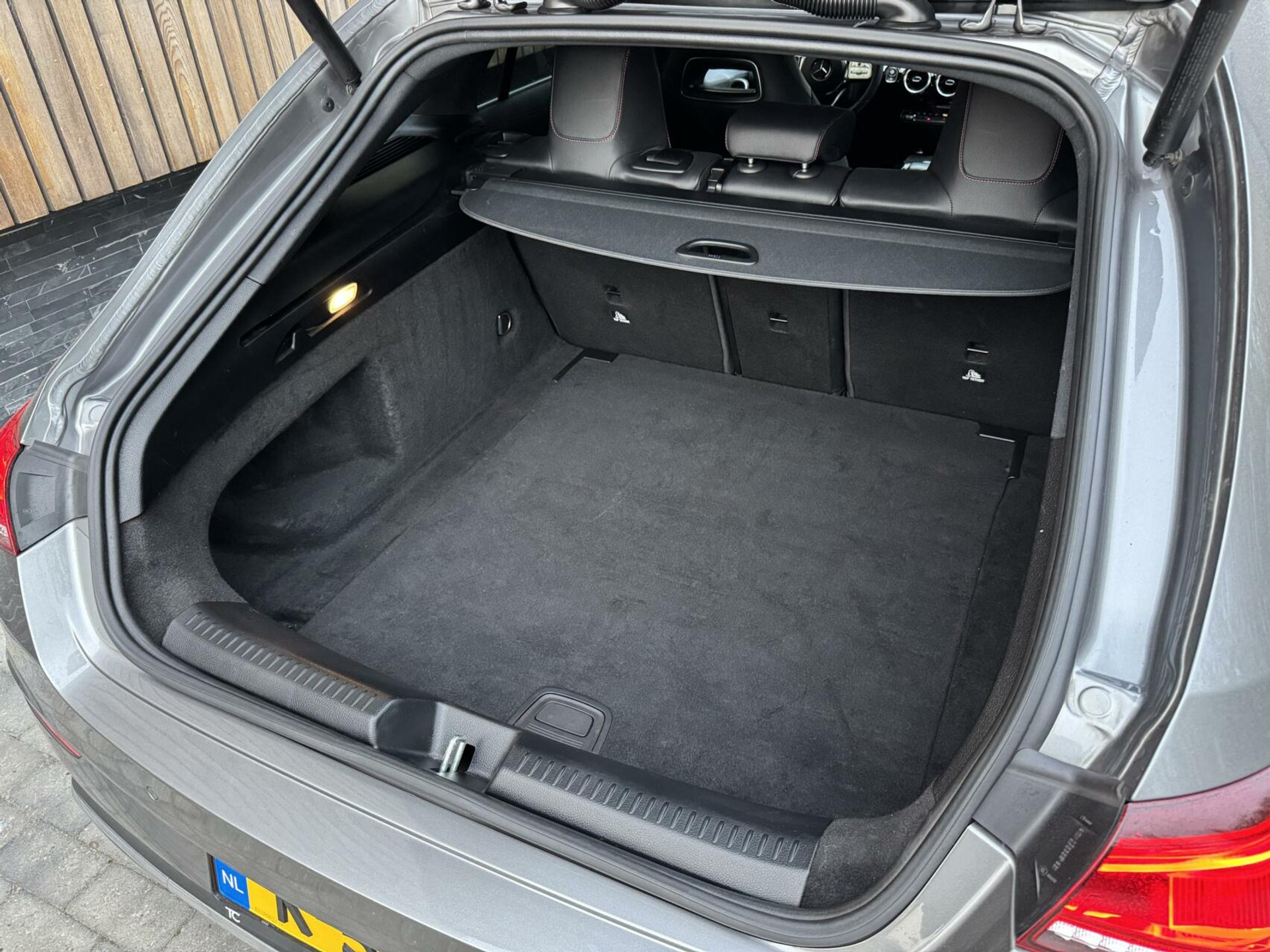 Mercedes-Benz CLA Shooting Brake 200 AMG-line Automaat | LED | Apple CarPlay | Navigatiesysteem | DAB | Getint glas | Digitale cockpit | Trekhaak | Parkeersensoren voor en achter | Achteruitrijcamera 43823139-43.jpg | Timcars.nl