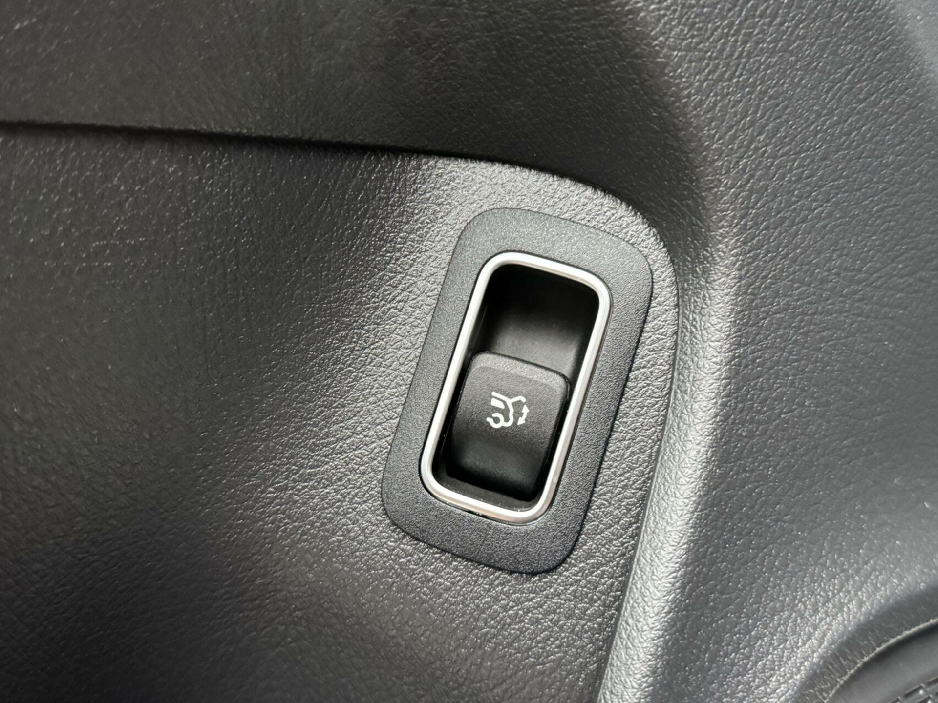 Mercedes-Benz CLA Shooting Brake 200 AMG-line Automaat | LED | Apple CarPlay | Navigatiesysteem | DAB | Getint glas | Digitale cockpit | Trekhaak | Parkeersensoren voor en achter | Achteruitrijcamera 43823139-5.jpg | Timcars.nl