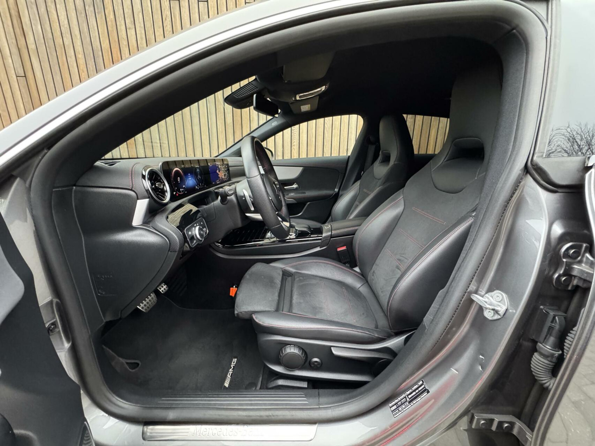 Mercedes-Benz CLA Shooting Brake 200 AMG-line Automaat | LED | Apple CarPlay | Navigatiesysteem | DAB | Getint glas | Digitale cockpit | Trekhaak | Parkeersensoren voor en achter | Achteruitrijcamera 43823139-8.jpg | Timcars.nl