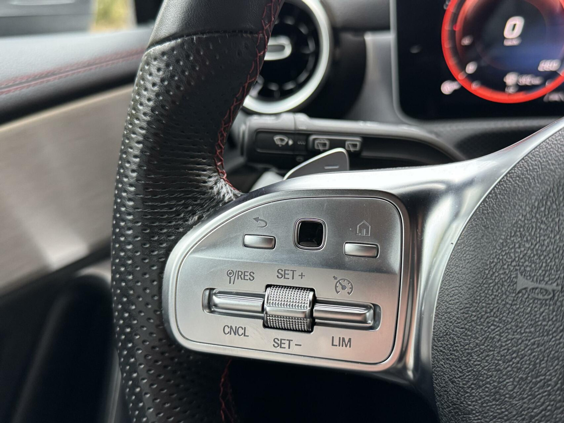 Mercedes-Benz CLA Shooting Brake 200 AMG-line Automaat | LED | Apple CarPlay | Navigatiesysteem | DAB | Getint glas | Digitale cockpit | Trekhaak | Parkeersensoren voor en achter | Achteruitrijcamera 43823139-9.jpg | Timcars.nl