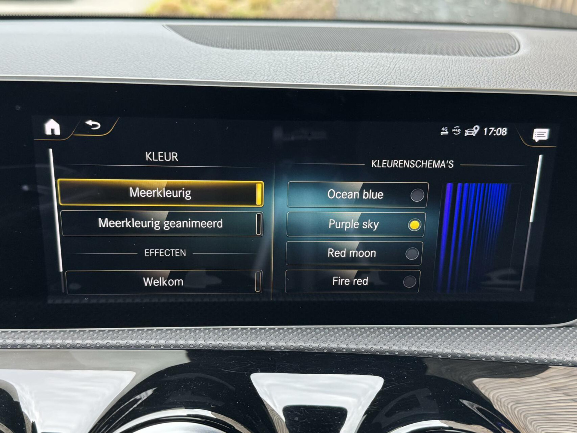 Mercedes-Benz A-Klasse 220 AMG 190pk Automaat | Panoramadak | LED Matrix verlichting | Sfeerverlichting | Night Pakket | Sportstoelen elektrisch verstelbaar | Draadloze telefoonlader | Parkeersensoren voor en achter | Achteruitrijcamera 44320586-15.jpg | Timcars.nl