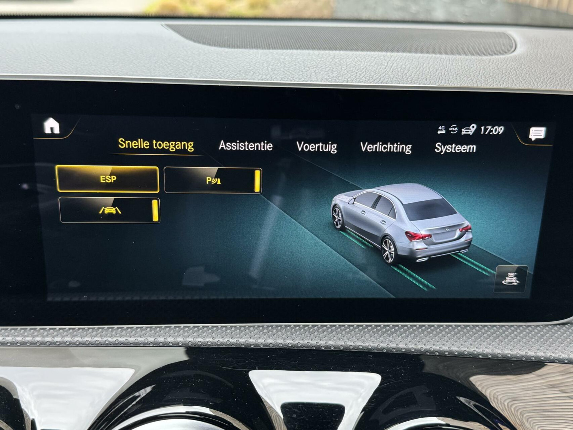 Mercedes-Benz A-Klasse 220 AMG 190pk Automaat | Panoramadak | LED Matrix verlichting | Sfeerverlichting | Night Pakket | Sportstoelen elektrisch verstelbaar | Draadloze telefoonlader | Parkeersensoren voor en achter | Achteruitrijcamera 44320586-19.jpg | Timcars.nl