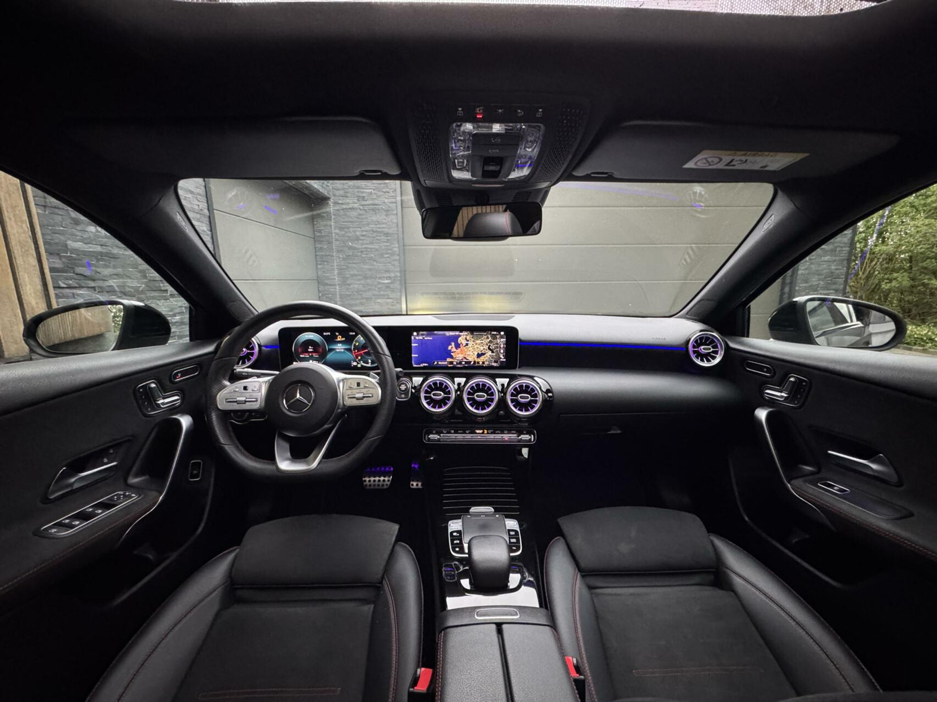 Mercedes-Benz A-Klasse 220 AMG 190pk Automaat | Panoramadak | LED Matrix verlichting | Sfeerverlichting | Night Pakket | Sportstoelen elektrisch verstelbaar | Draadloze telefoonlader | Parkeersensoren voor en achter | Achteruitrijcamera 44320586-2.jpg | Timcars.nl