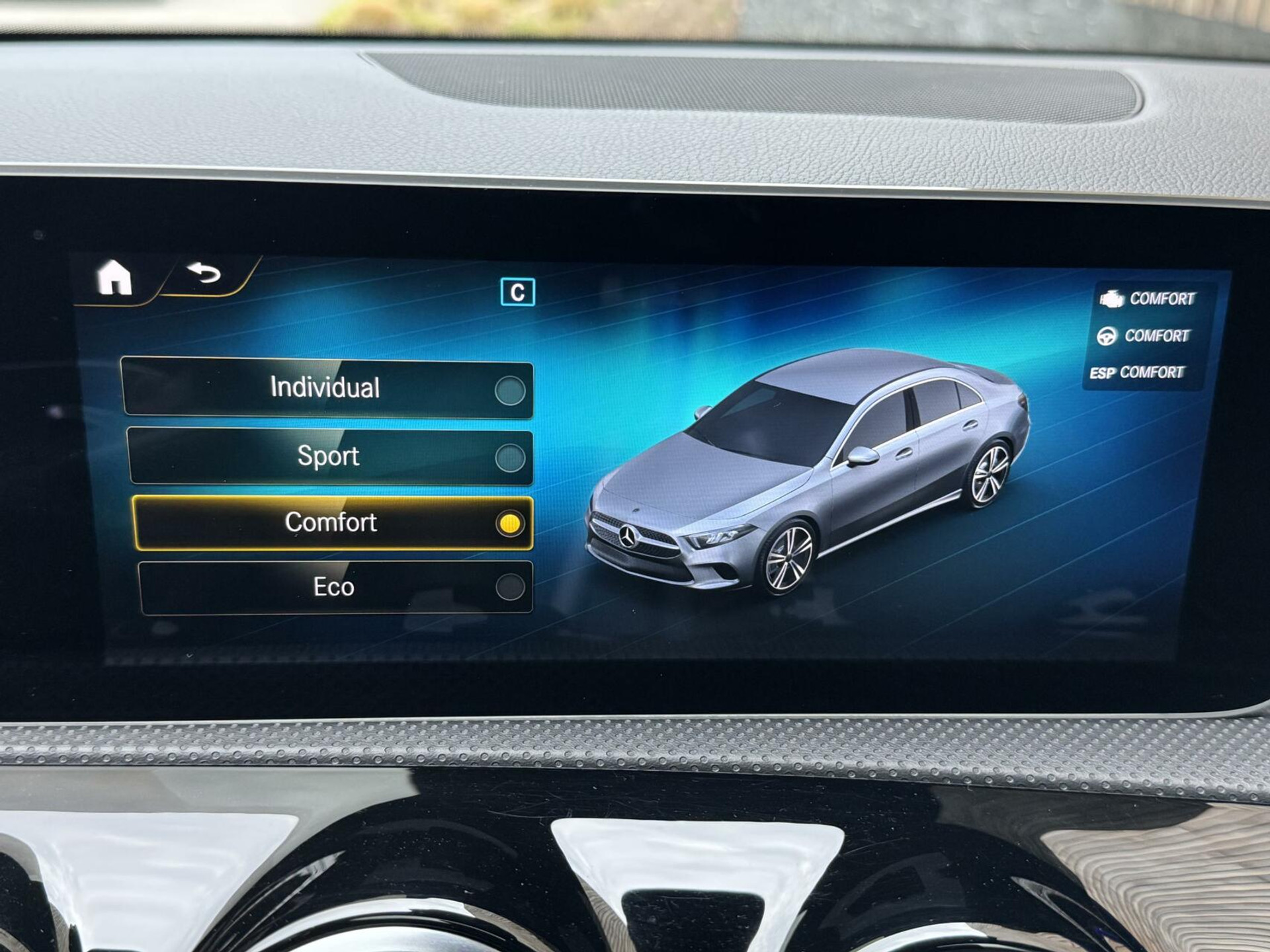 Mercedes-Benz A-Klasse 220 AMG 190pk Automaat | Panoramadak | LED Matrix verlichting | Sfeerverlichting | Night Pakket | Sportstoelen elektrisch verstelbaar | Draadloze telefoonlader | Parkeersensoren voor en achter | Achteruitrijcamera 44320586-23.jpg | Timcars.nl