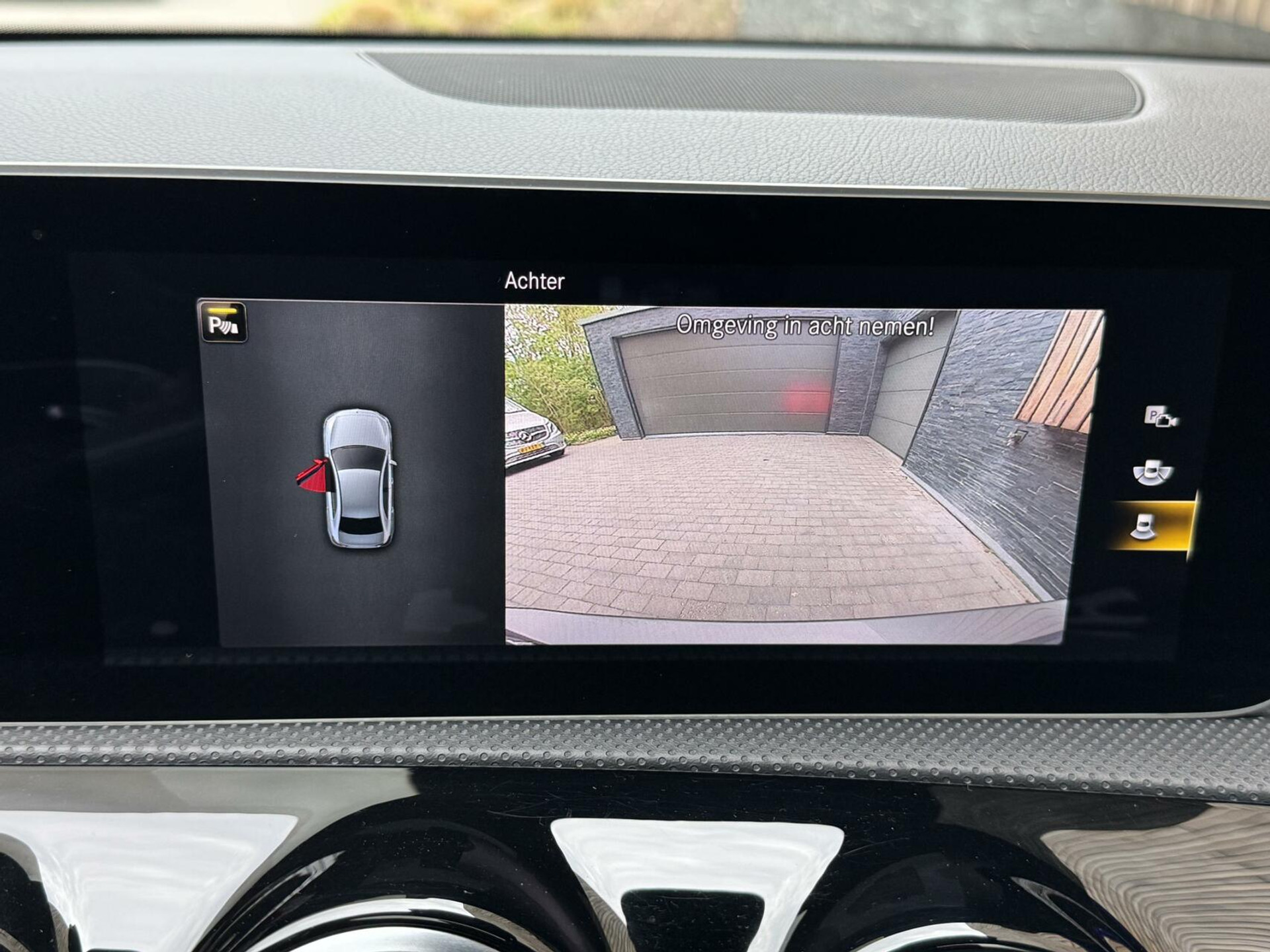 Mercedes-Benz A-Klasse 220 AMG 190pk Automaat | Panoramadak | LED Matrix verlichting | Sfeerverlichting | Night Pakket | Sportstoelen elektrisch verstelbaar | Draadloze telefoonlader | Parkeersensoren voor en achter | Achteruitrijcamera 44320586-25.jpg | Timcars.nl