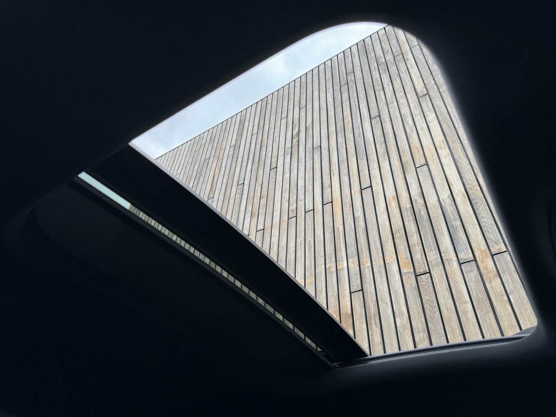 Mercedes-Benz A-Klasse 220 AMG 190pk Automaat | Panoramadak | LED Matrix verlichting | Sfeerverlichting | Night Pakket | Sportstoelen elektrisch verstelbaar | Draadloze telefoonlader | Parkeersensoren voor en achter | Achteruitrijcamera 44320586-35.jpg | Timcars.nl