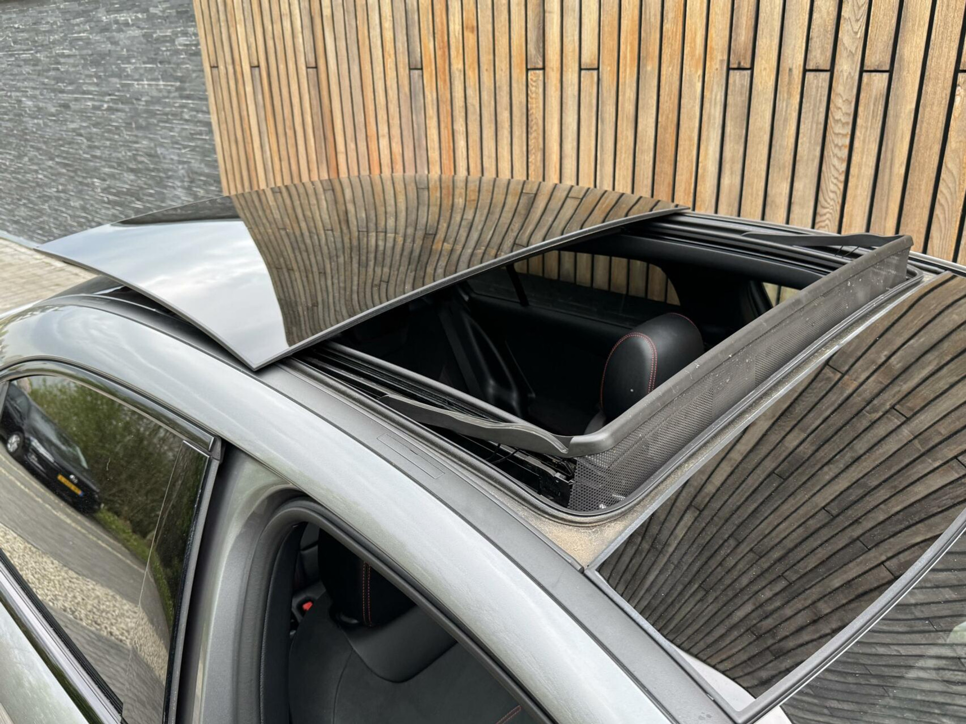 Mercedes-Benz A-Klasse 220 AMG 190pk Automaat | Panoramadak | LED Matrix verlichting | Sfeerverlichting | Night Pakket | Sportstoelen elektrisch verstelbaar | Draadloze telefoonlader | Parkeersensoren voor en achter | Achteruitrijcamera 44320586-37.jpg | Timcars.nl