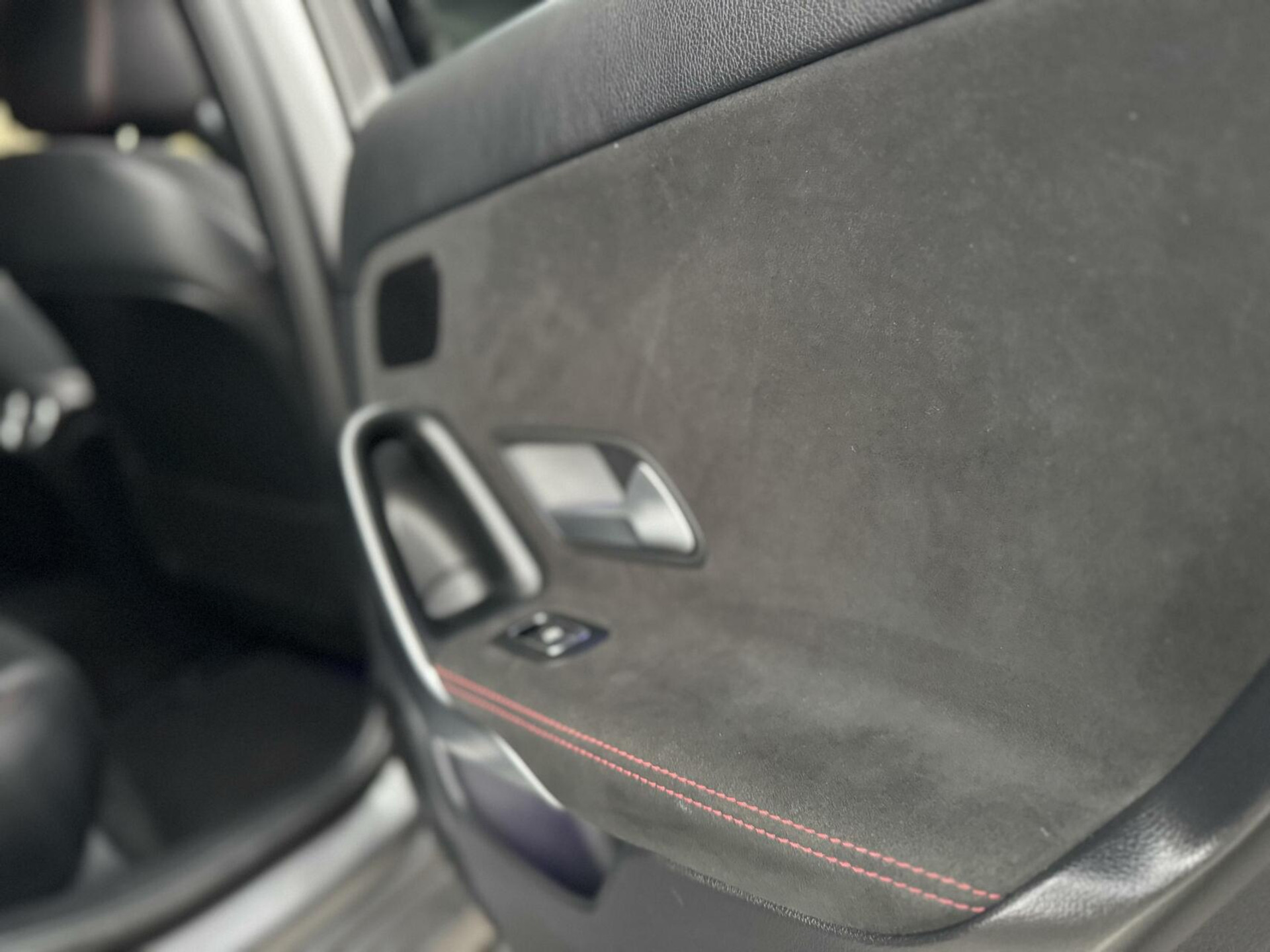 Mercedes-Benz A-Klasse 220 AMG 190pk Automaat | Panoramadak | LED Matrix verlichting | Sfeerverlichting | Night Pakket | Sportstoelen elektrisch verstelbaar | Draadloze telefoonlader | Parkeersensoren voor en achter | Achteruitrijcamera 44320586-46.jpg | Timcars.nl