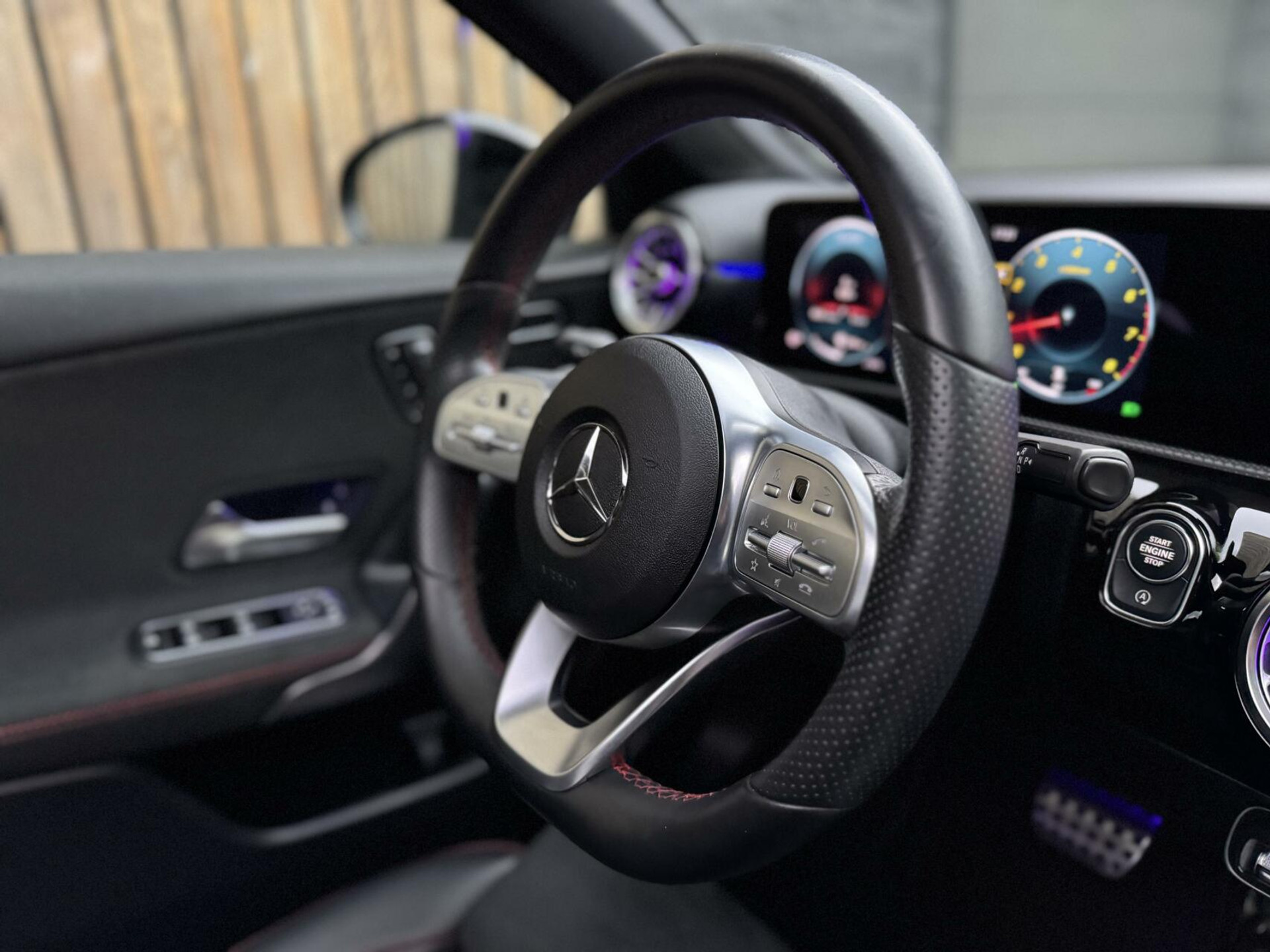 Mercedes-Benz A-Klasse 220 AMG 190pk Automaat | Panoramadak | LED Matrix verlichting | Sfeerverlichting | Night Pakket | Sportstoelen elektrisch verstelbaar | Draadloze telefoonlader | Parkeersensoren voor en achter | Achteruitrijcamera 44320586-50.jpg | Timcars.nl