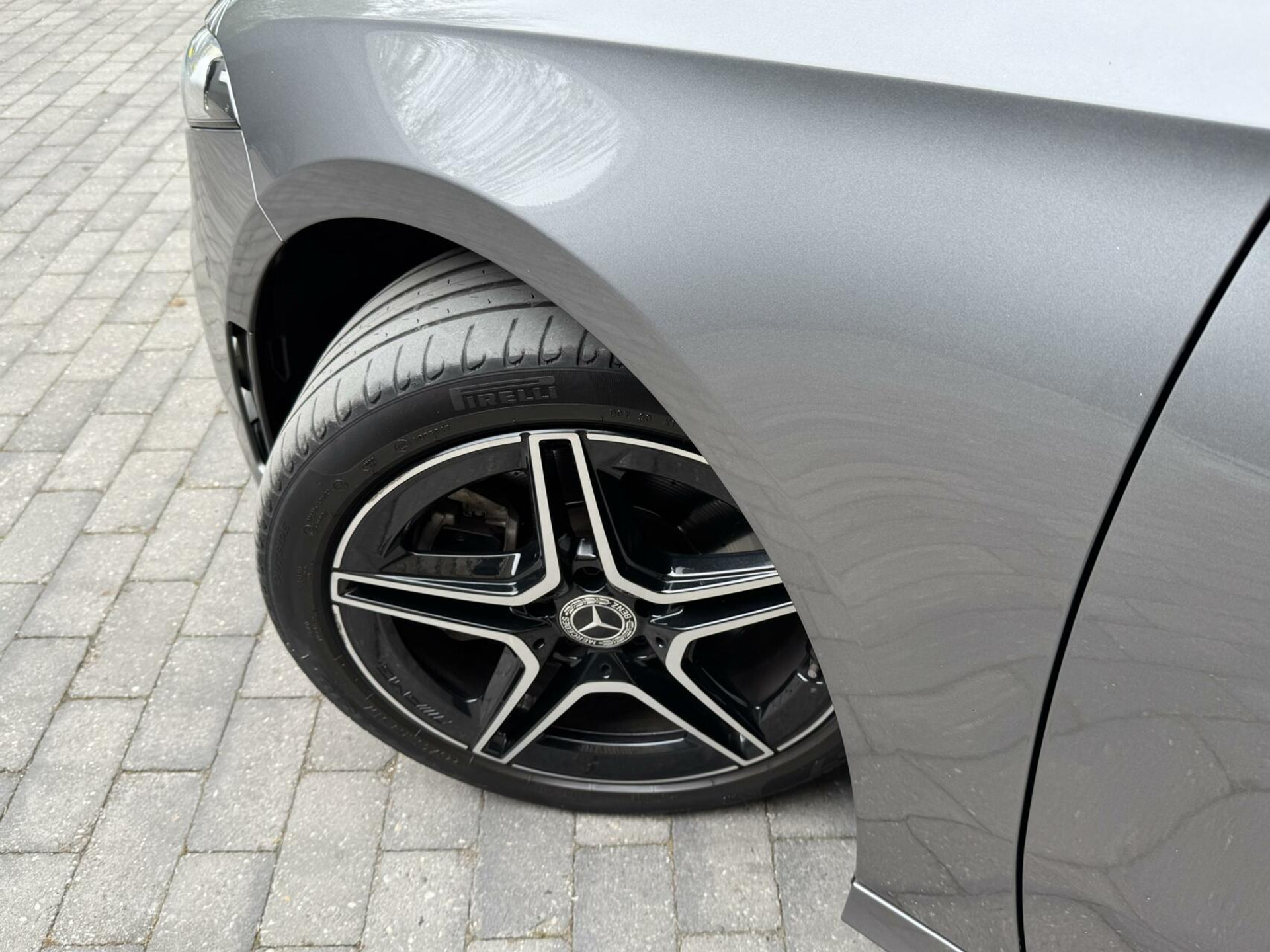 Mercedes-Benz A-Klasse 220 AMG 190pk Automaat | Panoramadak | LED Matrix verlichting | Sfeerverlichting | Night Pakket | Sportstoelen elektrisch verstelbaar | Draadloze telefoonlader | Parkeersensoren voor en achter | Achteruitrijcamera 44320586-53.jpg | Timcars.nl