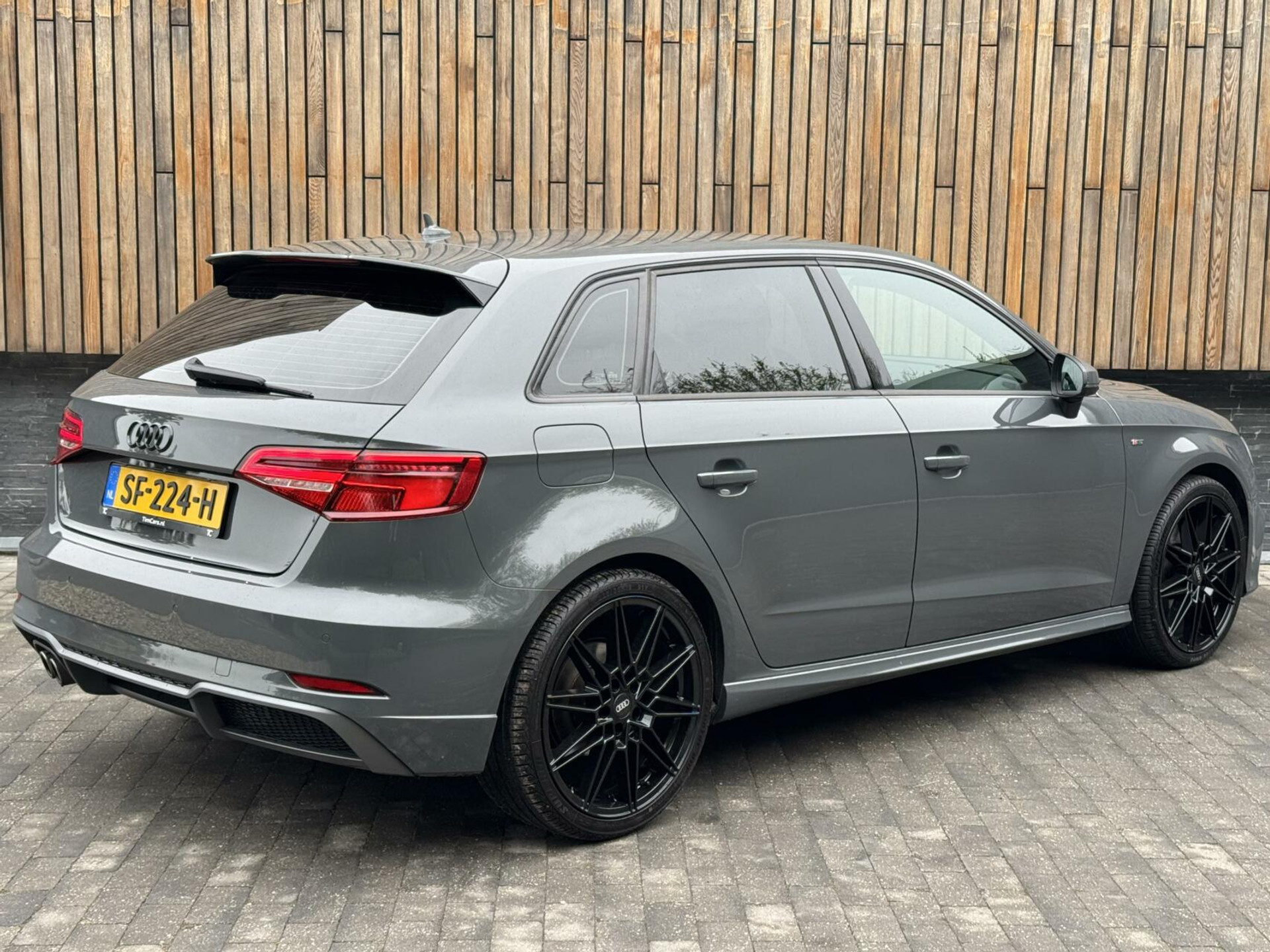 Audi A3 Sportback 1.5 TFSI CoD Sport S Line Edition Automaat | Apple CarPlay | Adaptieve cruise control | Lane assist | Bang&Olufsen audio | 18 inch lichtmetalen velgen | Getint glas | Parkeersensoren voor en achter 44359946-1.jpg | Timcars.nl