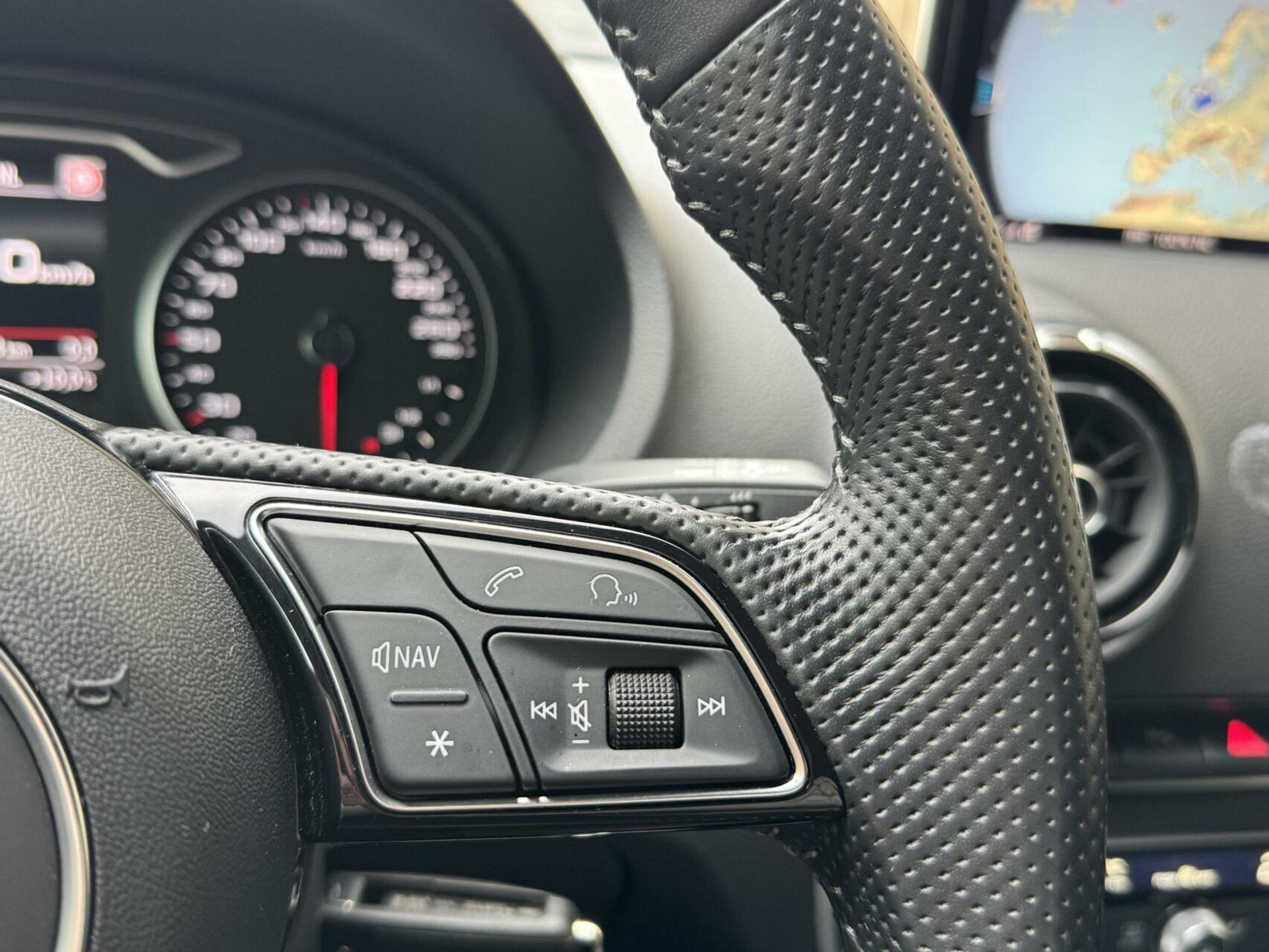 Audi A3 Sportback 1.5 TFSI CoD Sport S Line Edition Automaat | Apple CarPlay | Adaptieve cruise control | Lane assist | Bang&Olufsen audio | 18 inch lichtmetalen velgen | Getint glas | Parkeersensoren voor en achter 44359946-10.jpg | Timcars.nl