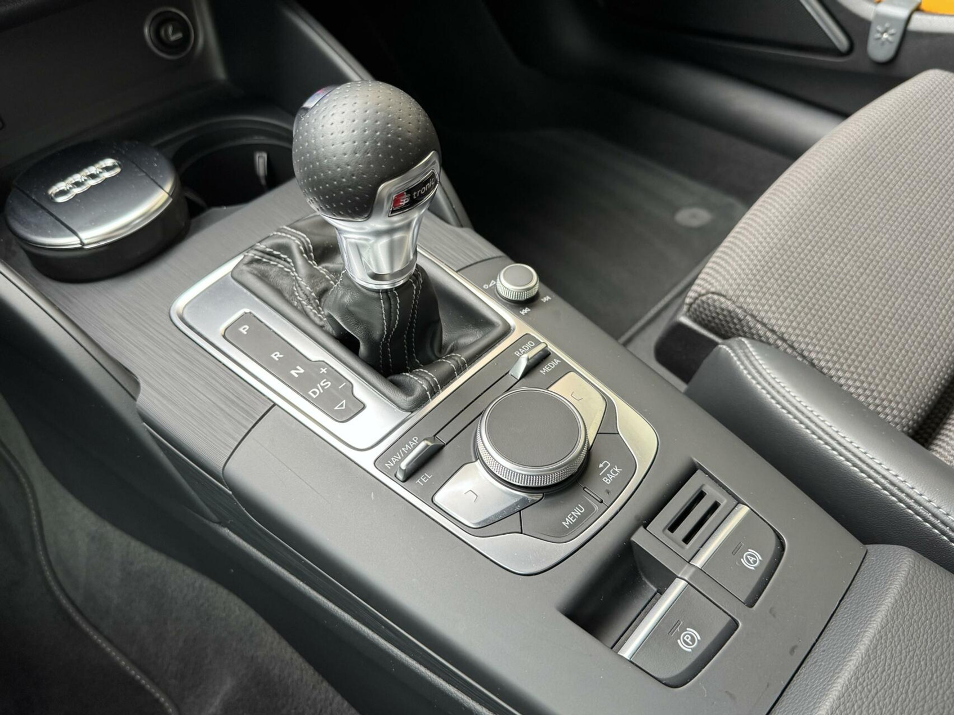 Audi A3 Sportback 1.5 TFSI CoD Sport S Line Edition Automaat | Apple CarPlay | Adaptieve cruise control | Lane assist | Bang&Olufsen audio | 18 inch lichtmetalen velgen | Getint glas | Parkeersensoren voor en achter 44359946-25.jpg | Timcars.nl