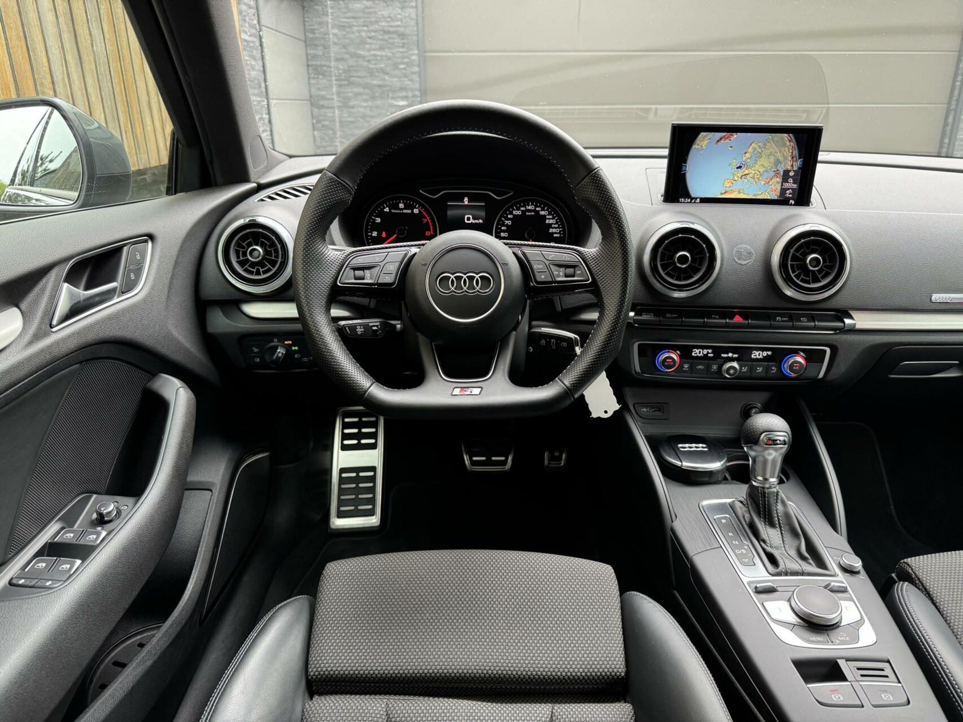 Audi A3 Sportback 1.5 TFSI CoD Sport S Line Edition Automaat | Apple CarPlay | Adaptieve cruise control | Lane assist | Bang&Olufsen audio | 18 inch lichtmetalen velgen | Getint glas | Parkeersensoren voor en achter 44359946-26.jpg | Timcars.nl