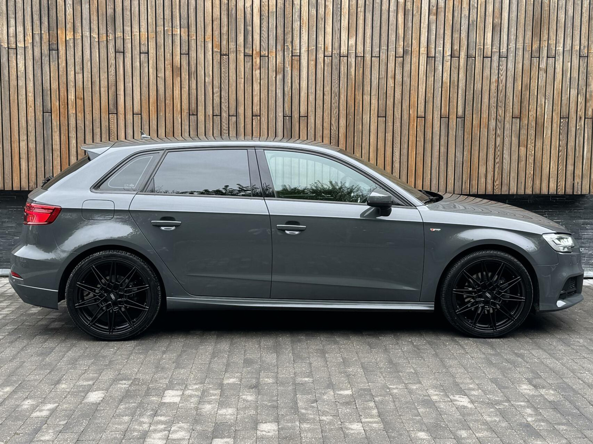 Audi A3 Sportback 1.5 TFSI CoD Sport S Line Edition Automaat | Apple CarPlay | Adaptieve cruise control | Lane assist | Bang&Olufsen audio | 18 inch lichtmetalen velgen | Getint glas | Parkeersensoren voor en achter 44359946-28.jpg | Timcars.nl