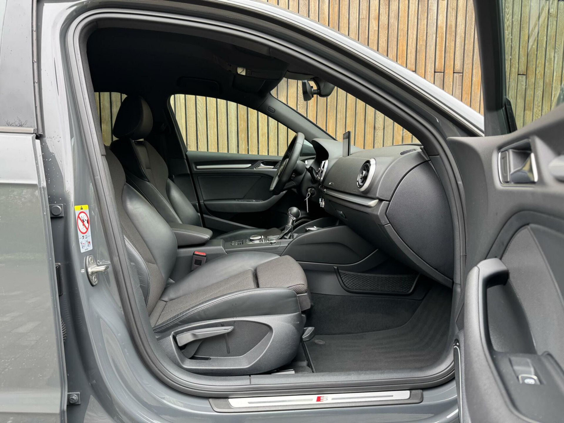 Audi A3 Sportback 1.5 TFSI CoD Sport S Line Edition Automaat | Apple CarPlay | Adaptieve cruise control | Lane assist | Bang&Olufsen audio | 18 inch lichtmetalen velgen | Getint glas | Parkeersensoren voor en achter 44359946-31.jpg | Timcars.nl